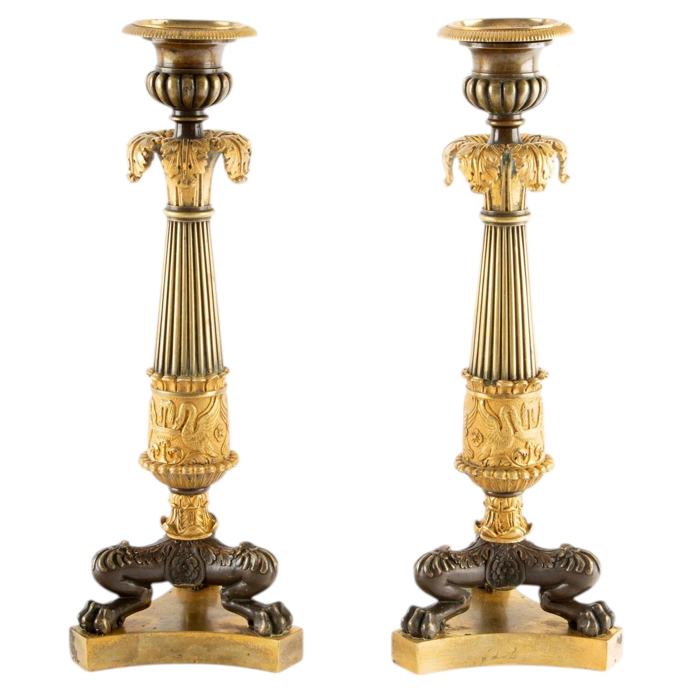 I Guardiani della Fiamma: coppia di candelieri francesi in bronzo dorato della prima metà del XIX secolo