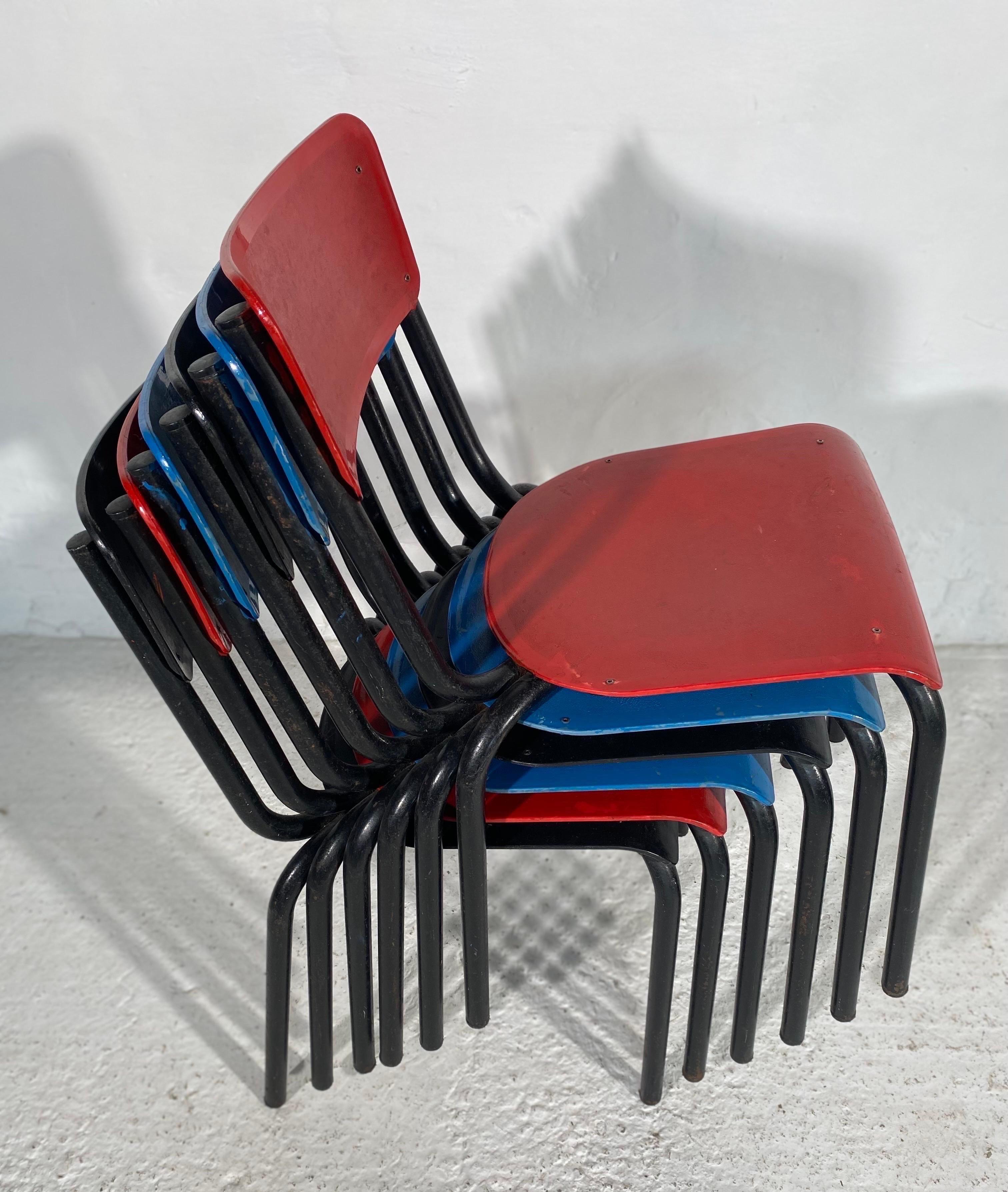 Milieu du XXe siècle Guarich for Meurop set of Six Stacking Chairs, 
Rouge, bleu et noir,
1960s