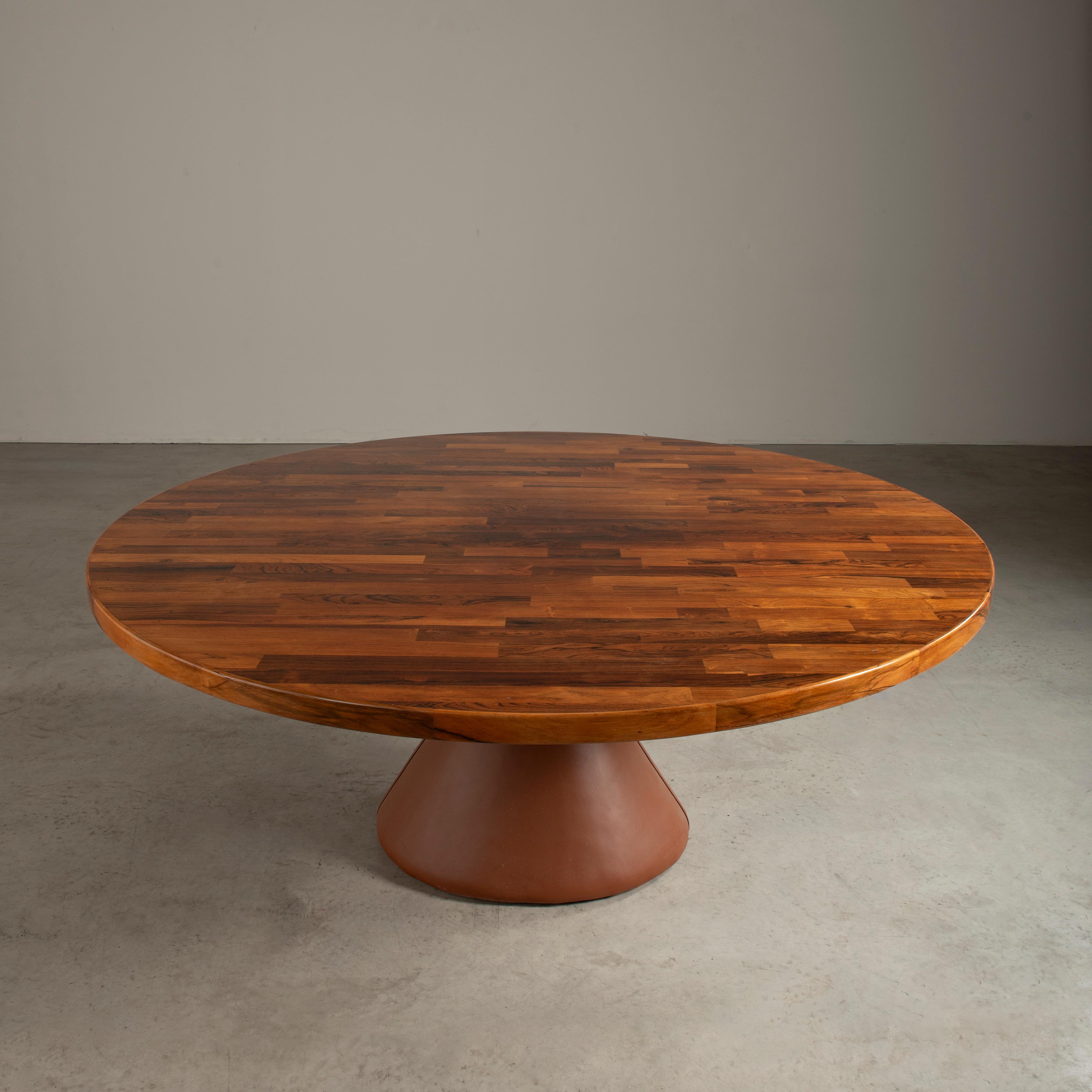 'Guarujá' Dining Table, by Jorge Zalszupin, Brazilian Modern Design In Good Condition For Sale In Sao Paulo, SP