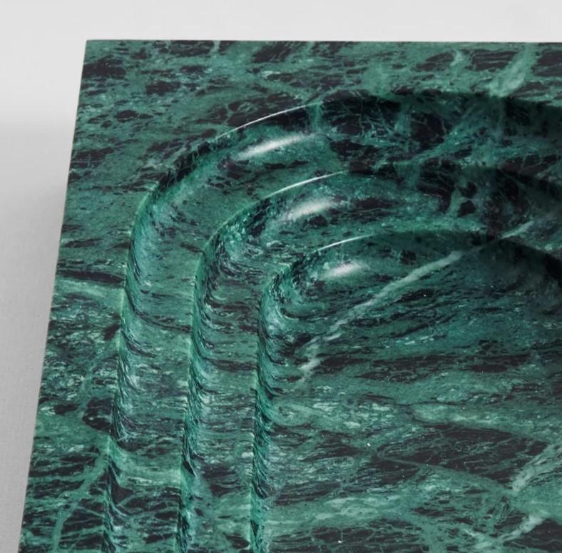 Plato contemporáneo de bloques de piedra de mármol verde oscuro de Henry Wilson en Nuevo estado para la venta en Geneve, CH
