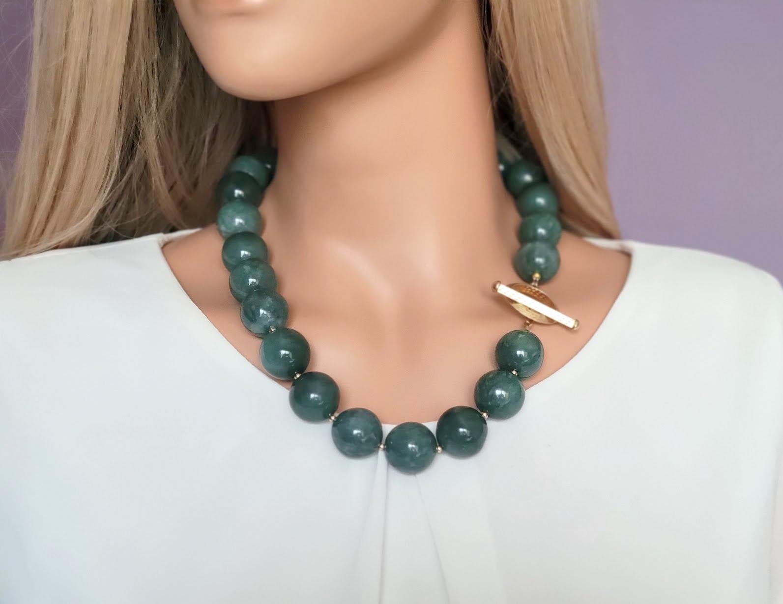 Guatemalan Blue Jade Gold Necklace For Sale 2