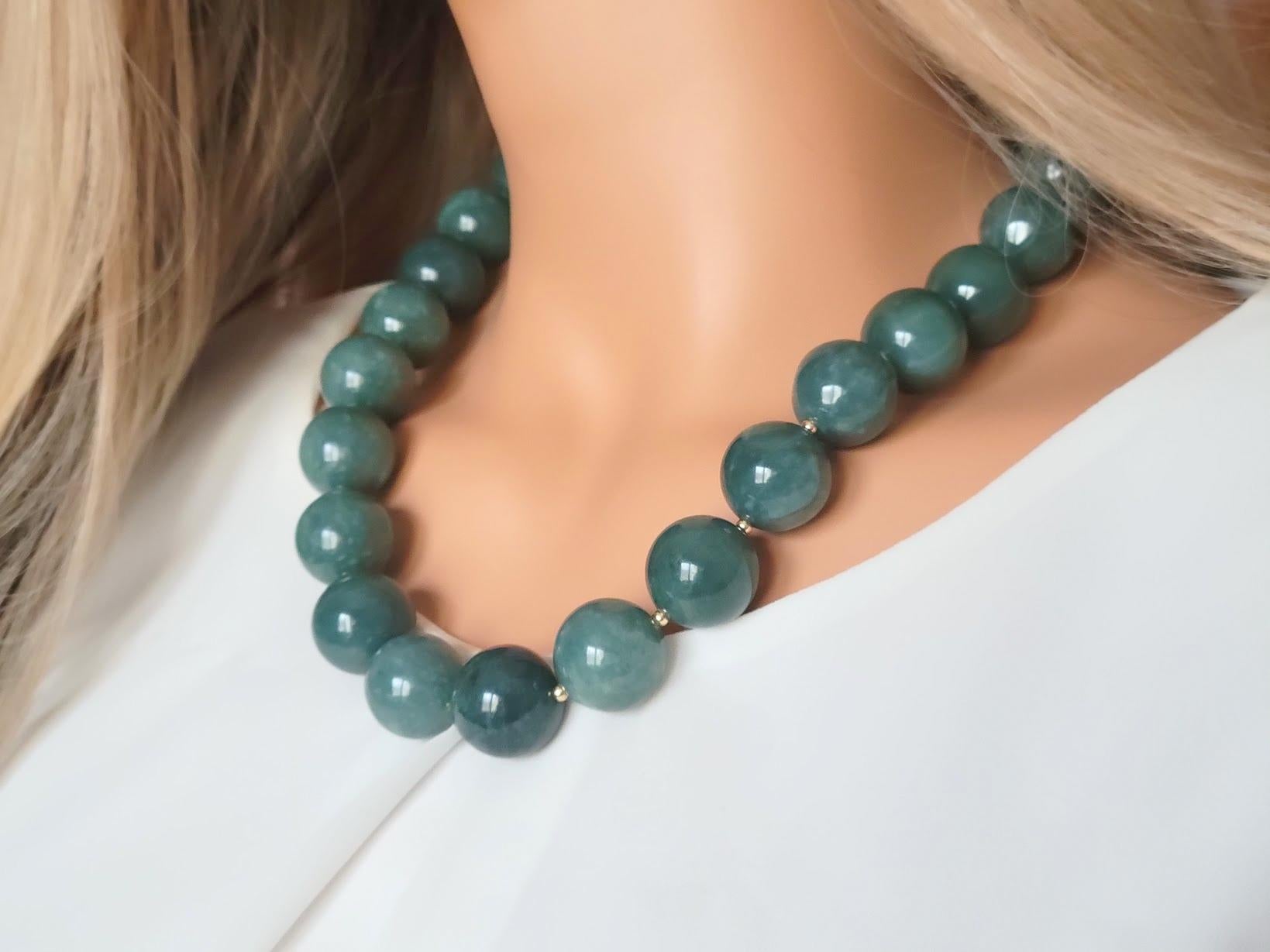 Guatemalan Blue Jade Gold Necklace In New Condition For Sale In Chesterland, OH