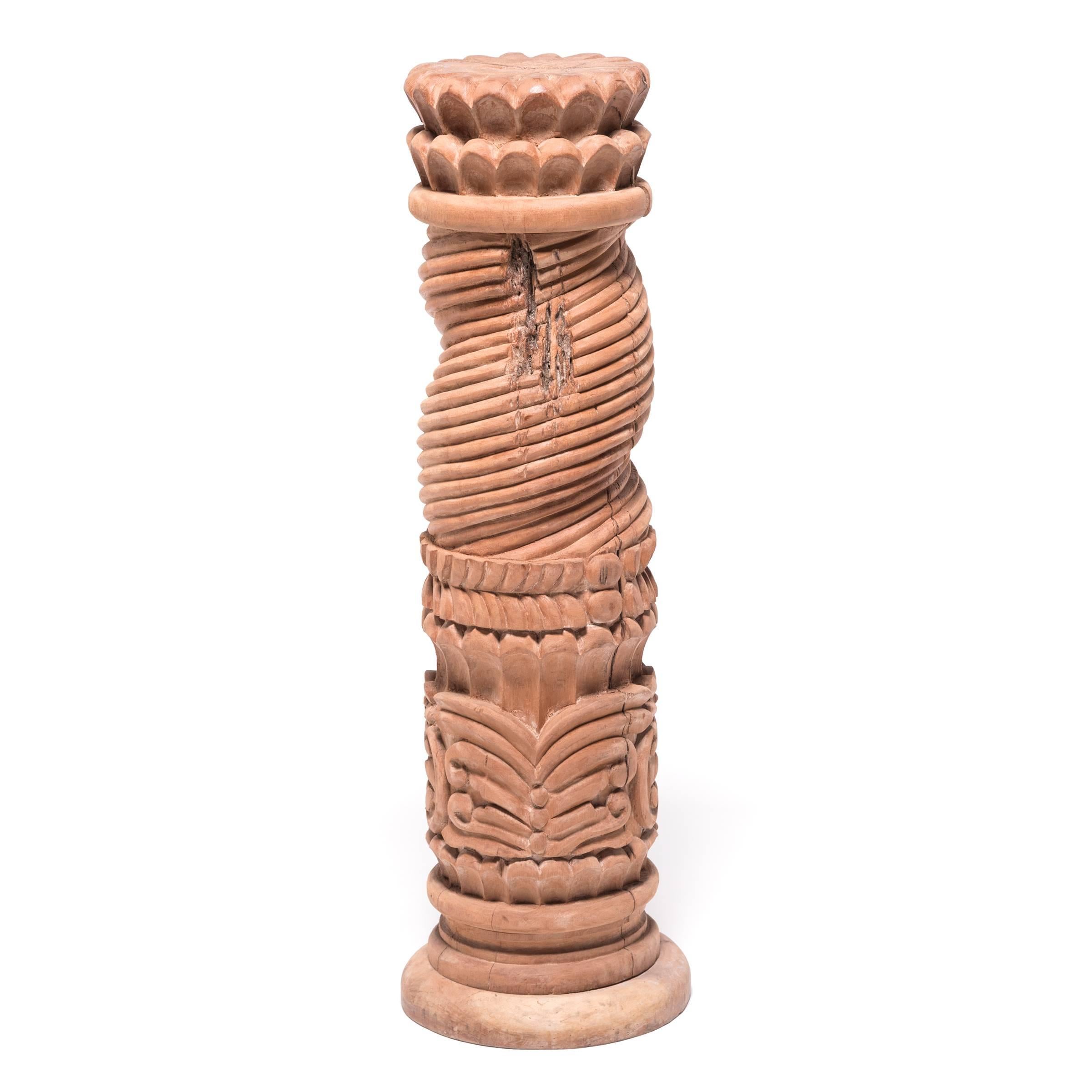 Guatemalanischer geschnitzter Säulensockel (Volkskunst) im Angebot