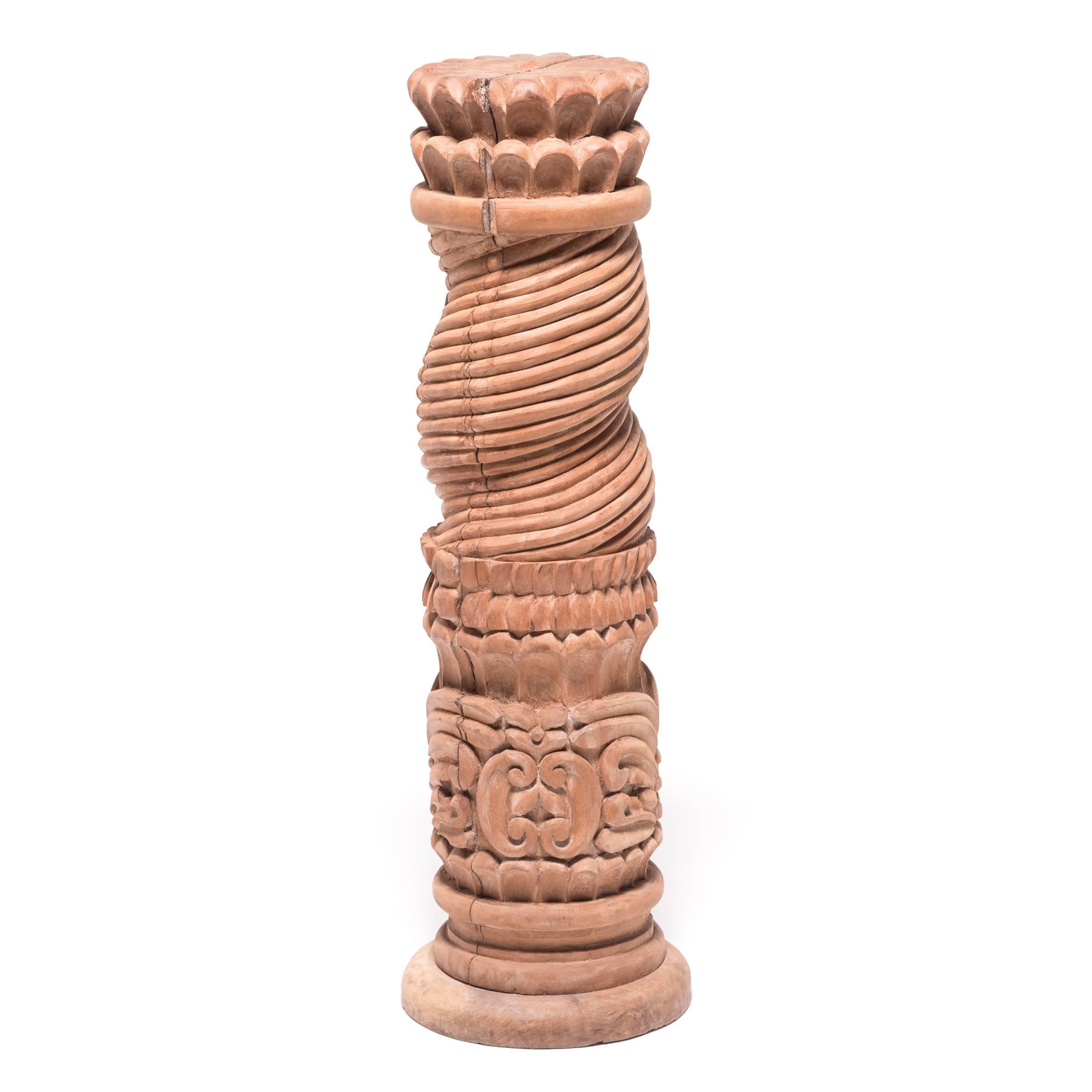 Guatemalan Carved Column Pedestal In Good Condition For Sale In Chicago, IL