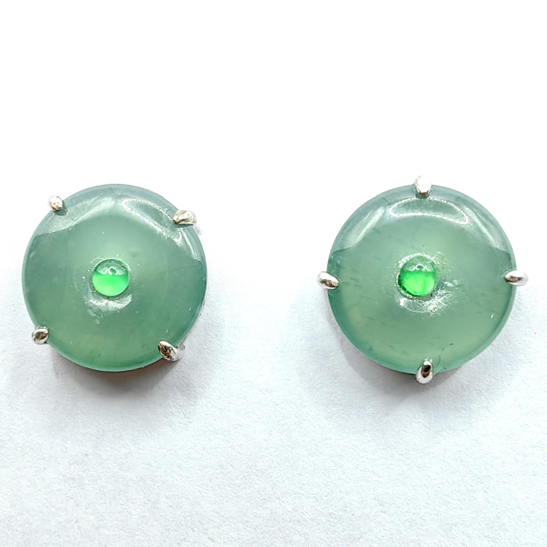 Orecchini a perno in giada verde del Guatemala e giada cabochon rotonda in giadeite in vendita 3