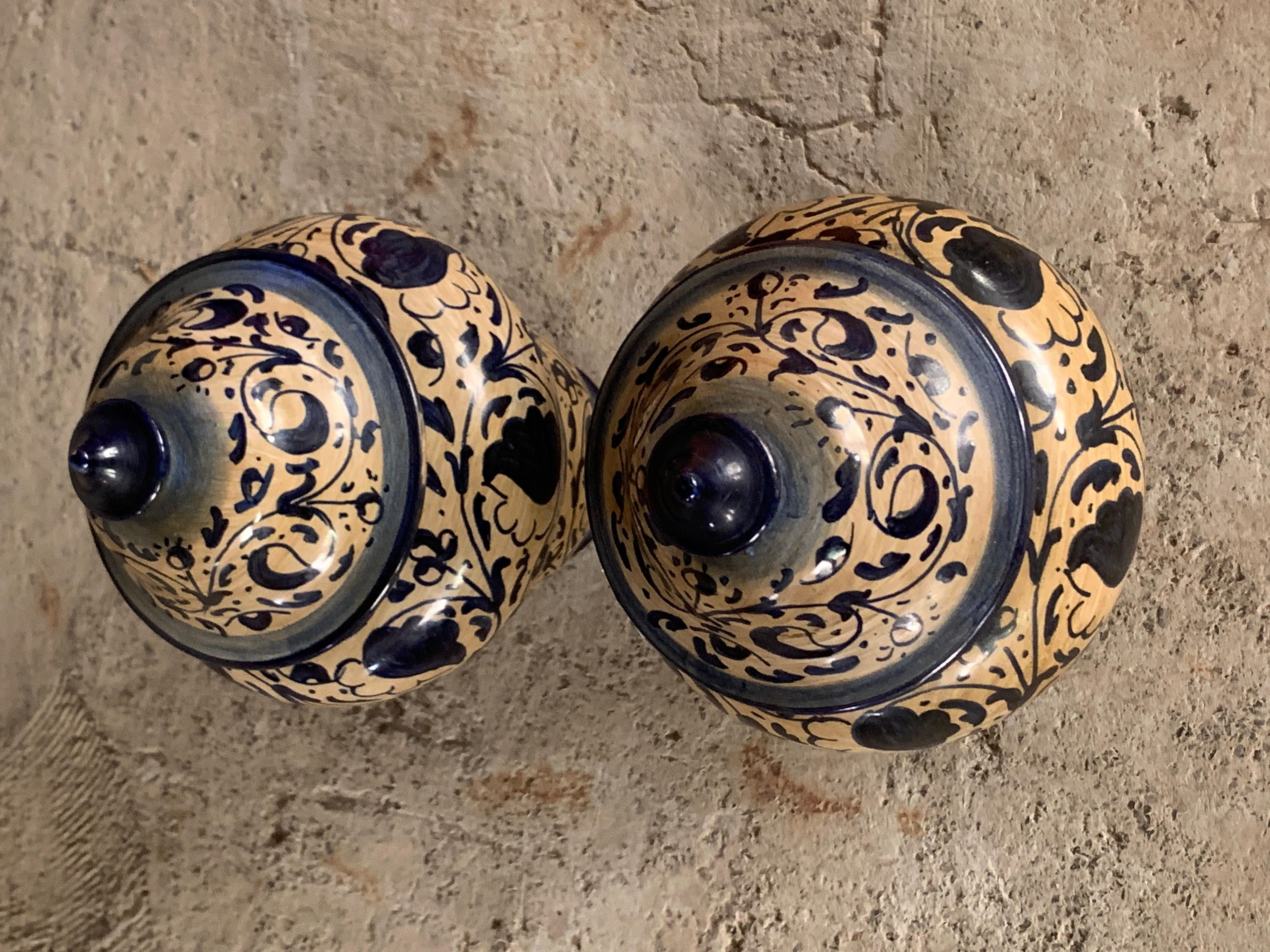 Gubbio Pair of Renaissance Ceramic Jars, Italy In Good Condition In Sofia, BG