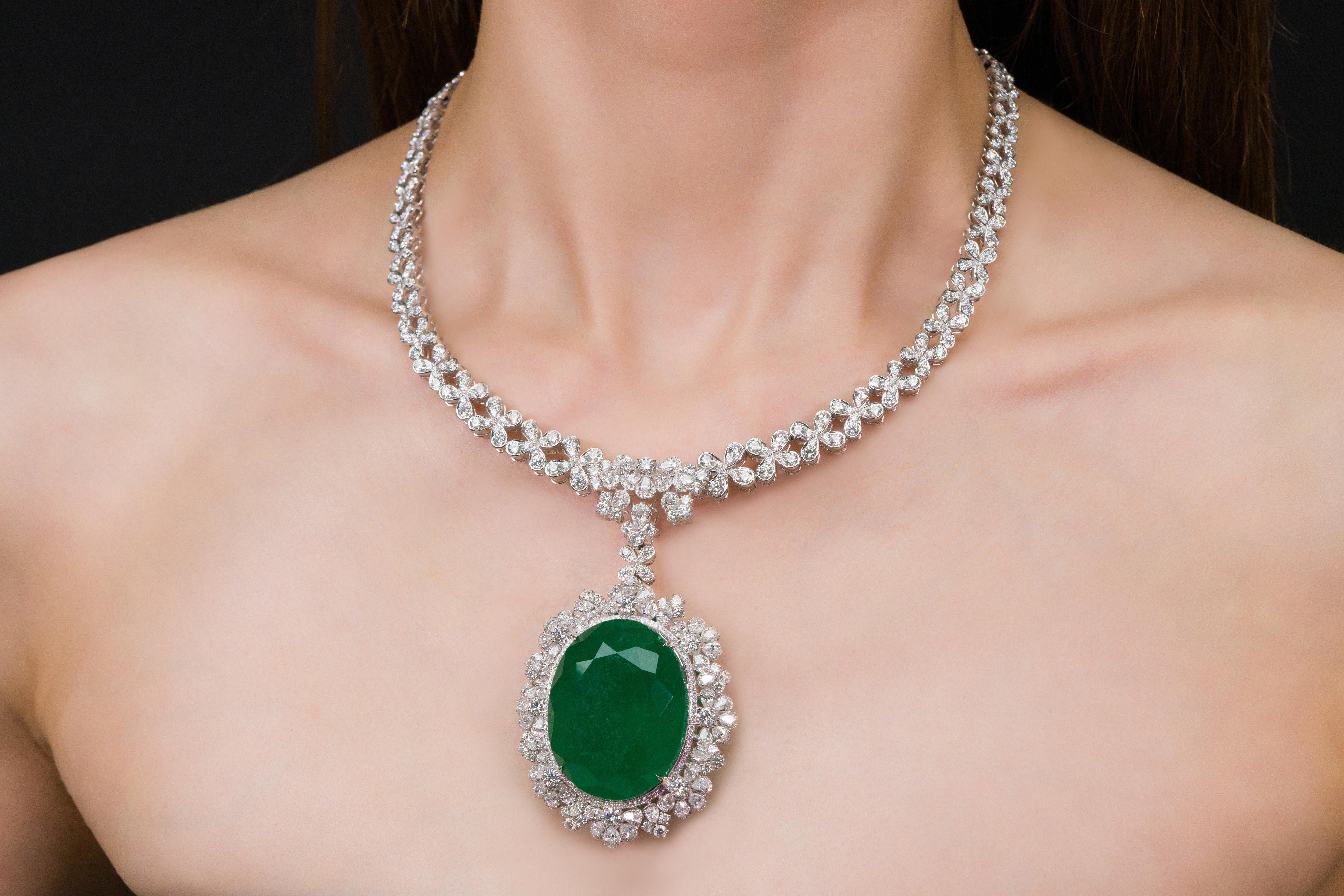 Collana di smeraldi ovali colombiani da 114,56 carati Gübelin