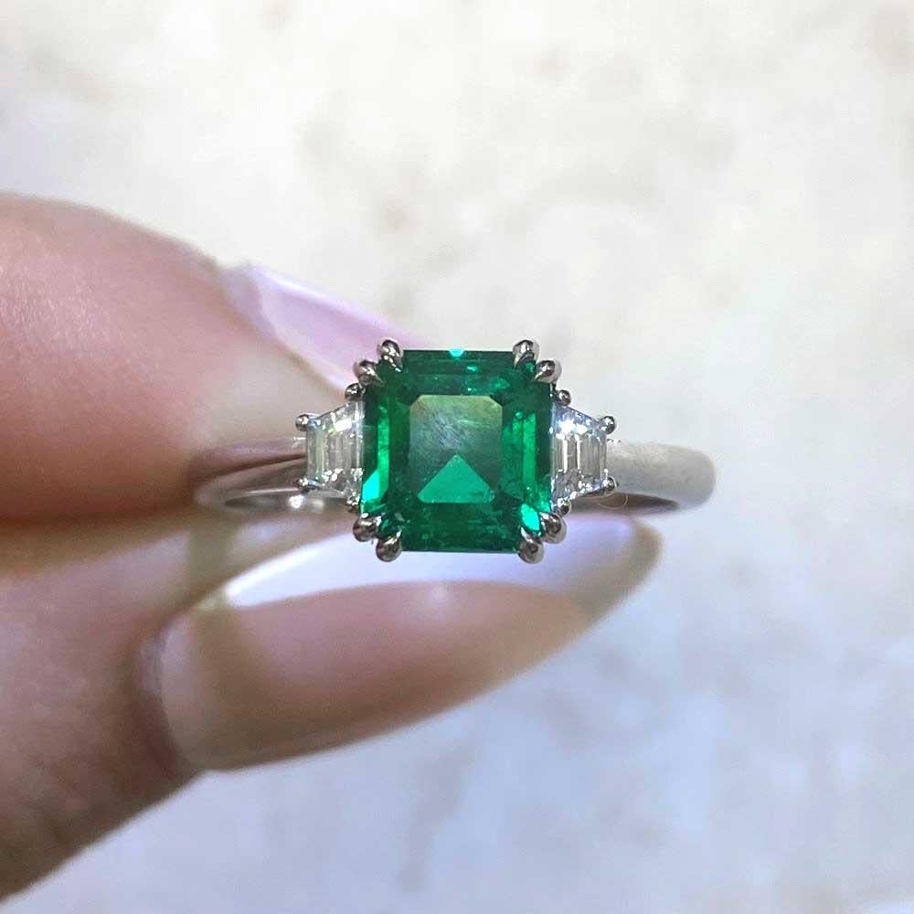 Gubelin 1.58ct Emerald Cut No-Oil Colombian Emerald  Engagement Ring, Platinum In Excellent Condition For Sale In New York, NY