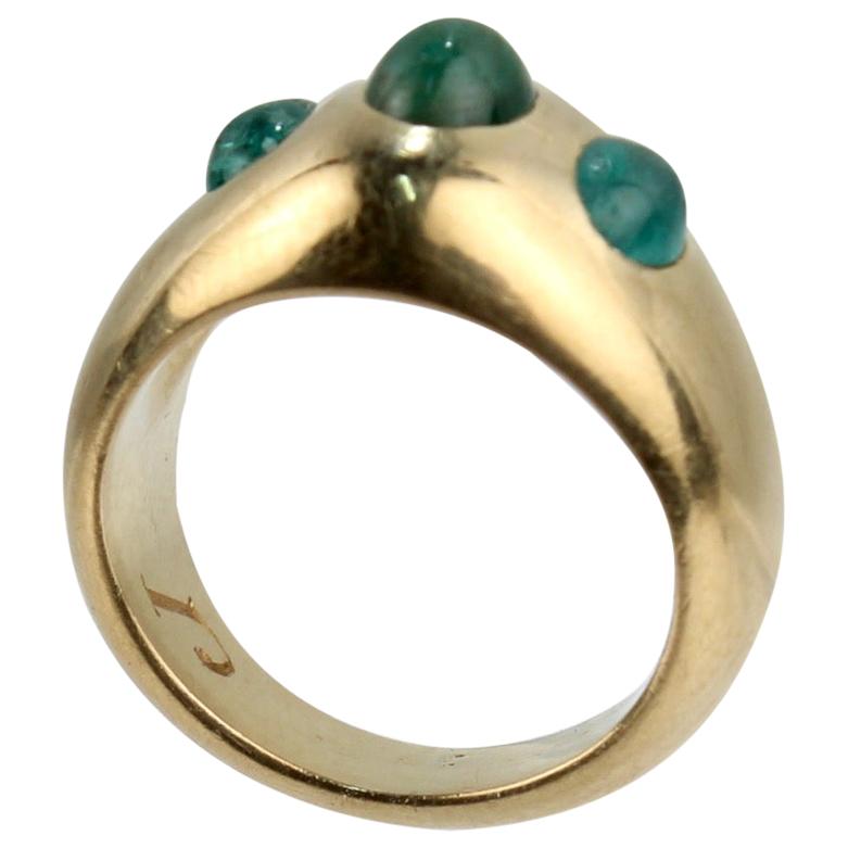 Gübelin 18 Karat Gold and Emerald Cabochon Three-Stone Ring For Sale