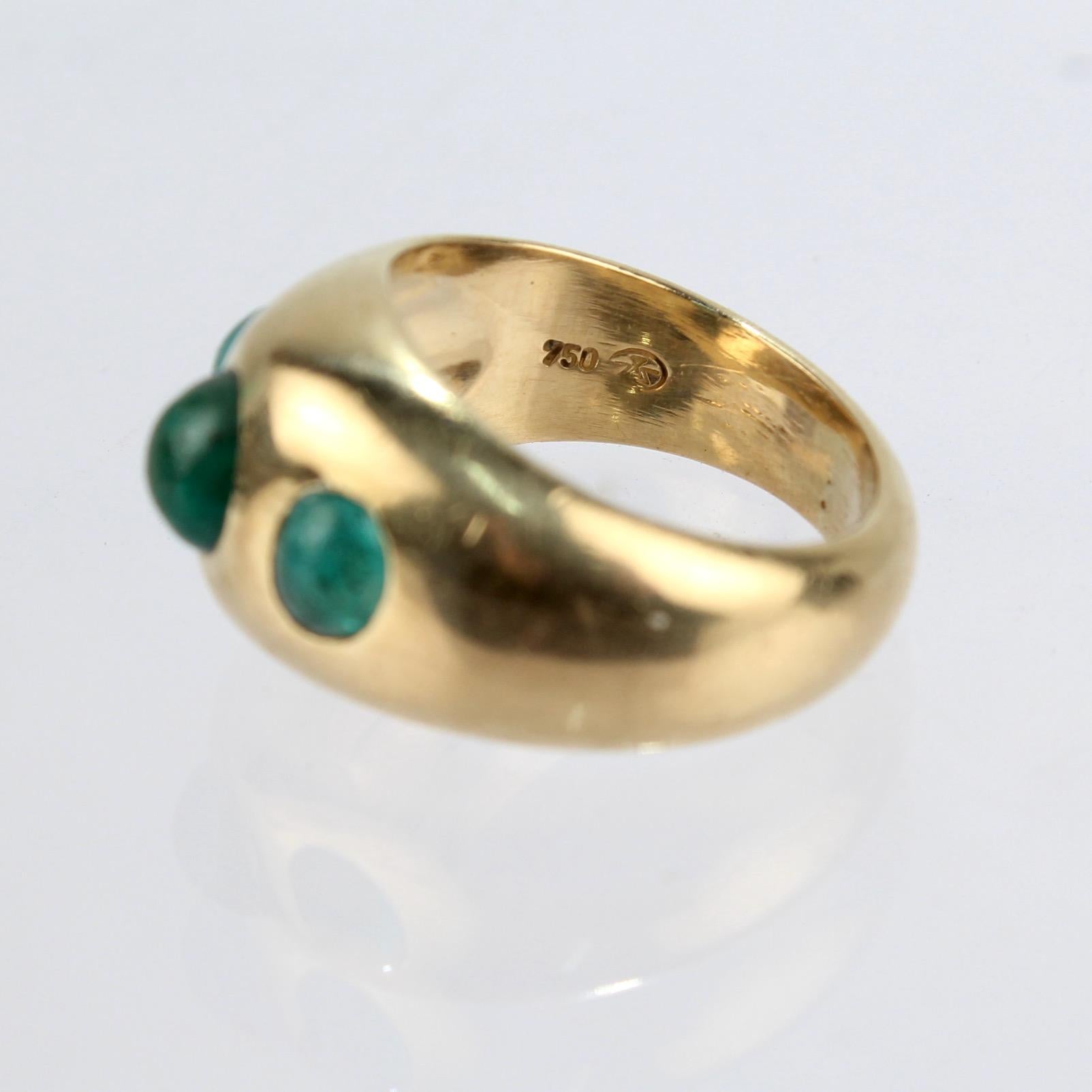 Gübelin 18 Karat Gold and Emerald Cabochon Three-Stone Ring For Sale 3