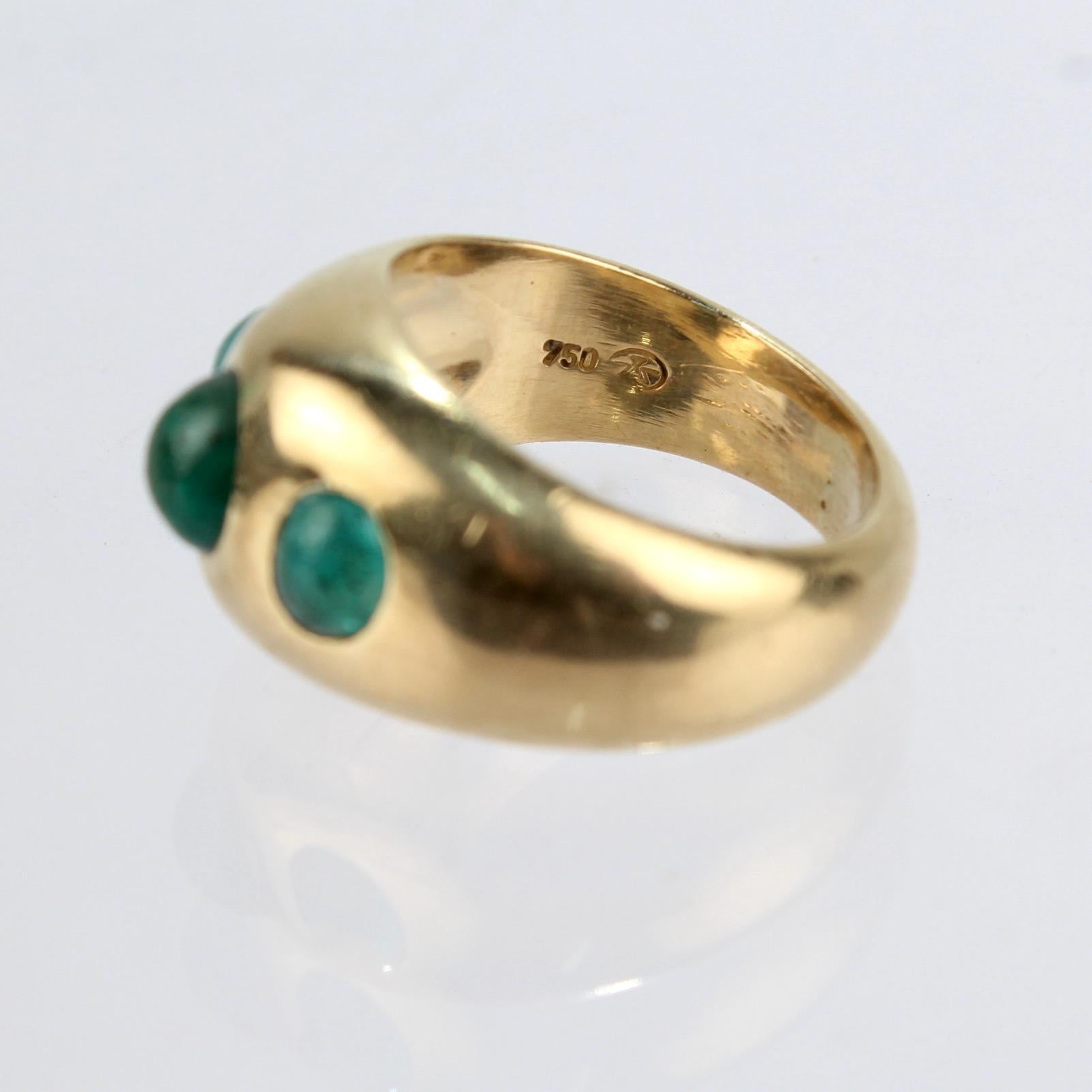 Gübelin Dreisteinring aus 18 Karat Gold und Smaragd-Cabochon 6