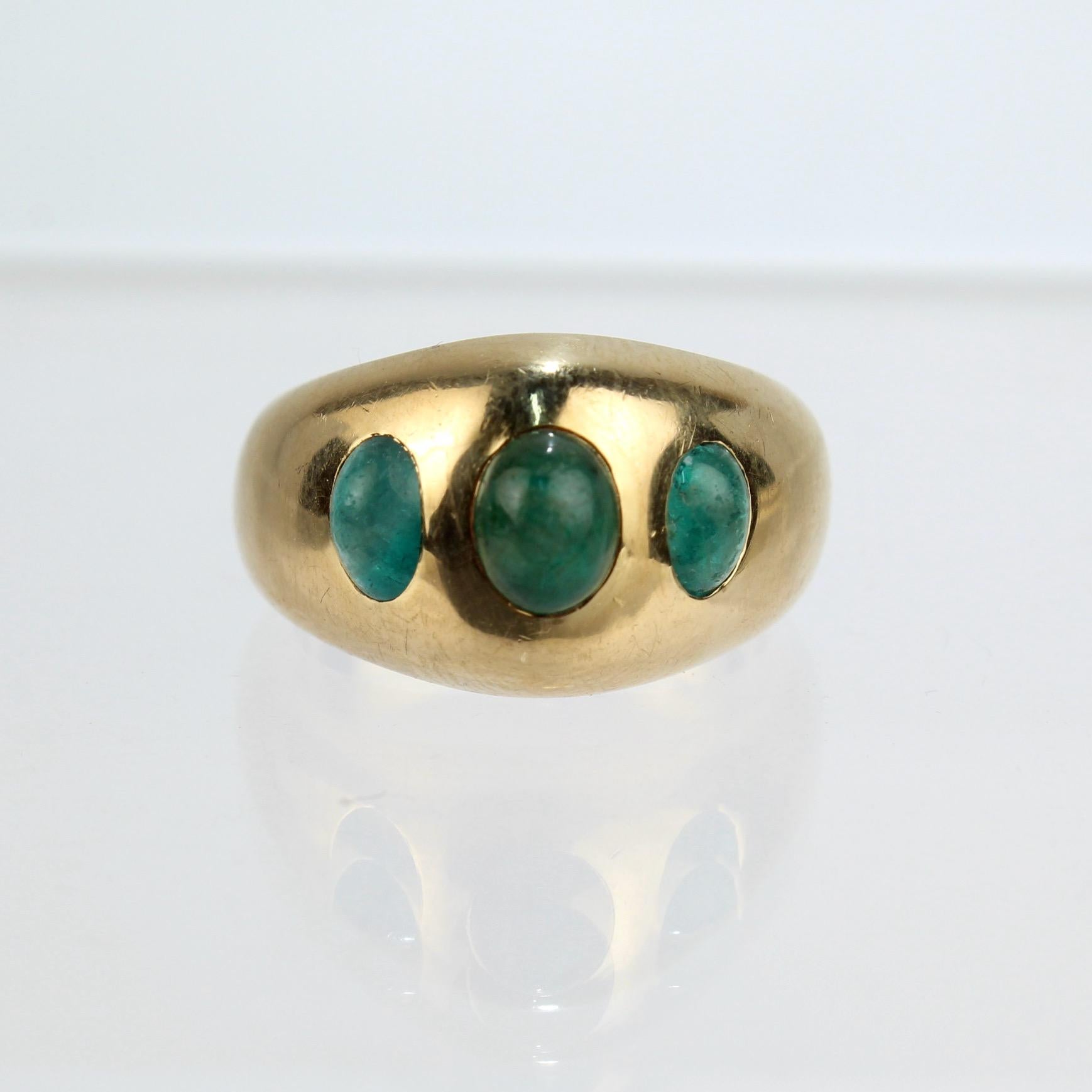 Modern Gübelin 18 Karat Gold and Emerald Cabochon Three-Stone Ring For Sale