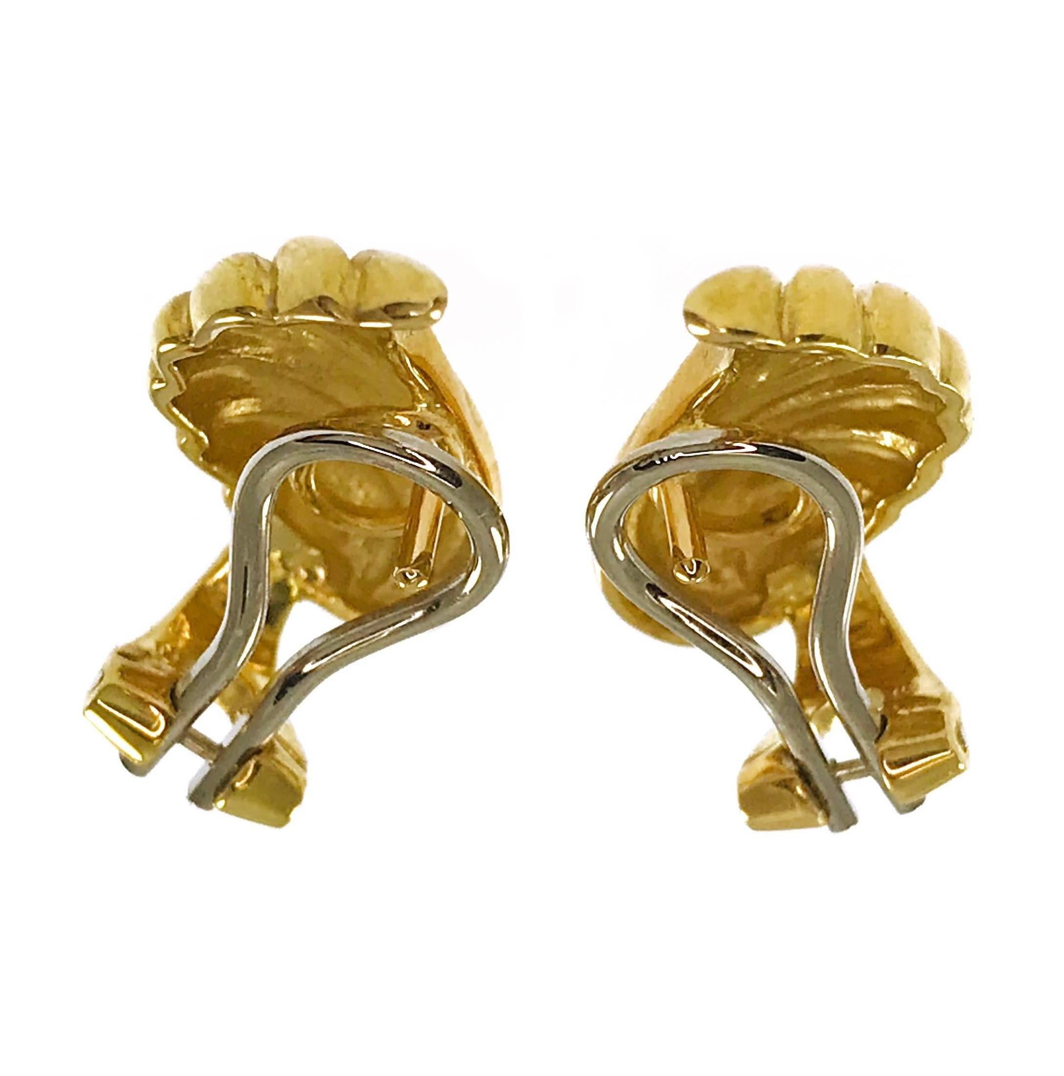 Gubelin 18 Karat Wing-Shaped Earrings In Good Condition For Sale In Palm Desert, CA