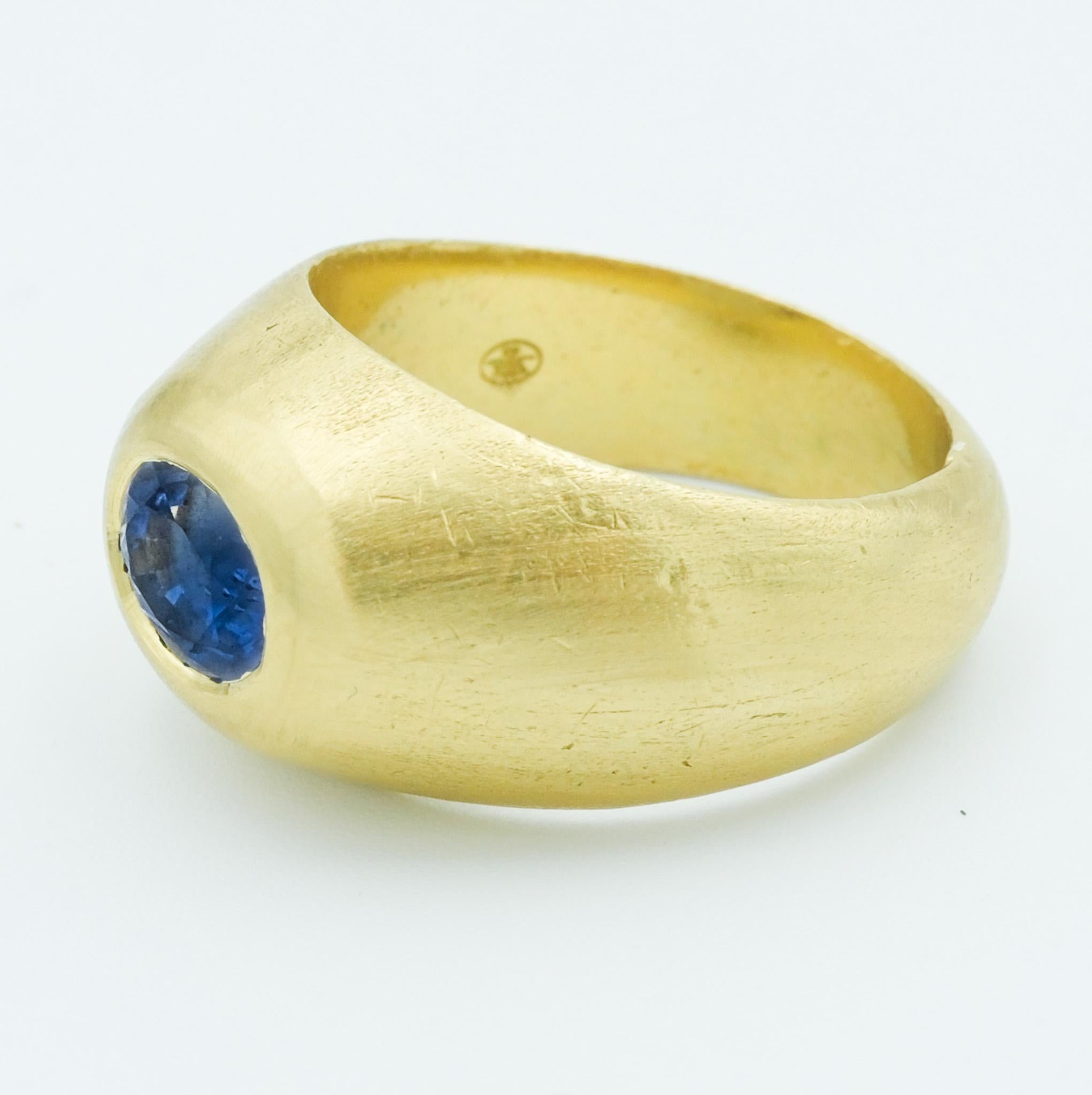 Oval Cut Gübelin 18 Karat Yellow Gold Blue Sapphire Ring