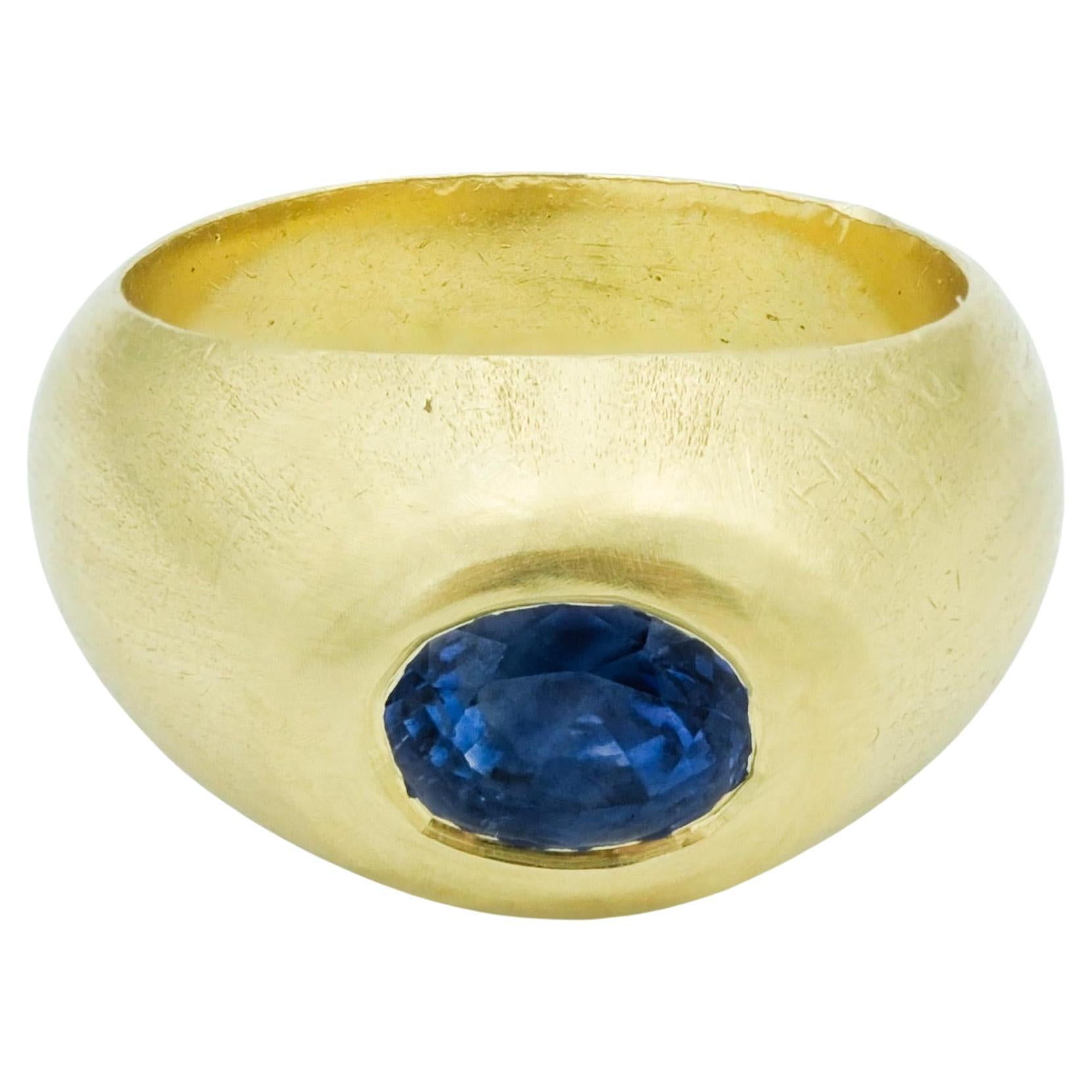 Gübelin 18 Karat Yellow Gold Blue Sapphire Ring