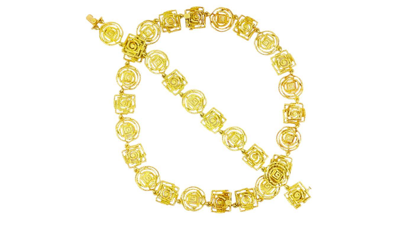 An amazing Chaumet set crafted from 18k gold, featuring a bracelet and a necklace that can be separated into two bracelets.
Each piece showcases intricate open-work links in circular and square forms, crafted from textured gold wires. The rich,