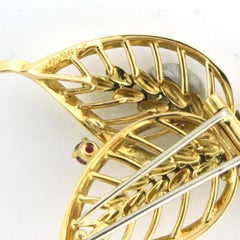 Gübelin - 18k gold brooch with ruby and single-cut diamond, 0.05ct 8.9 grams