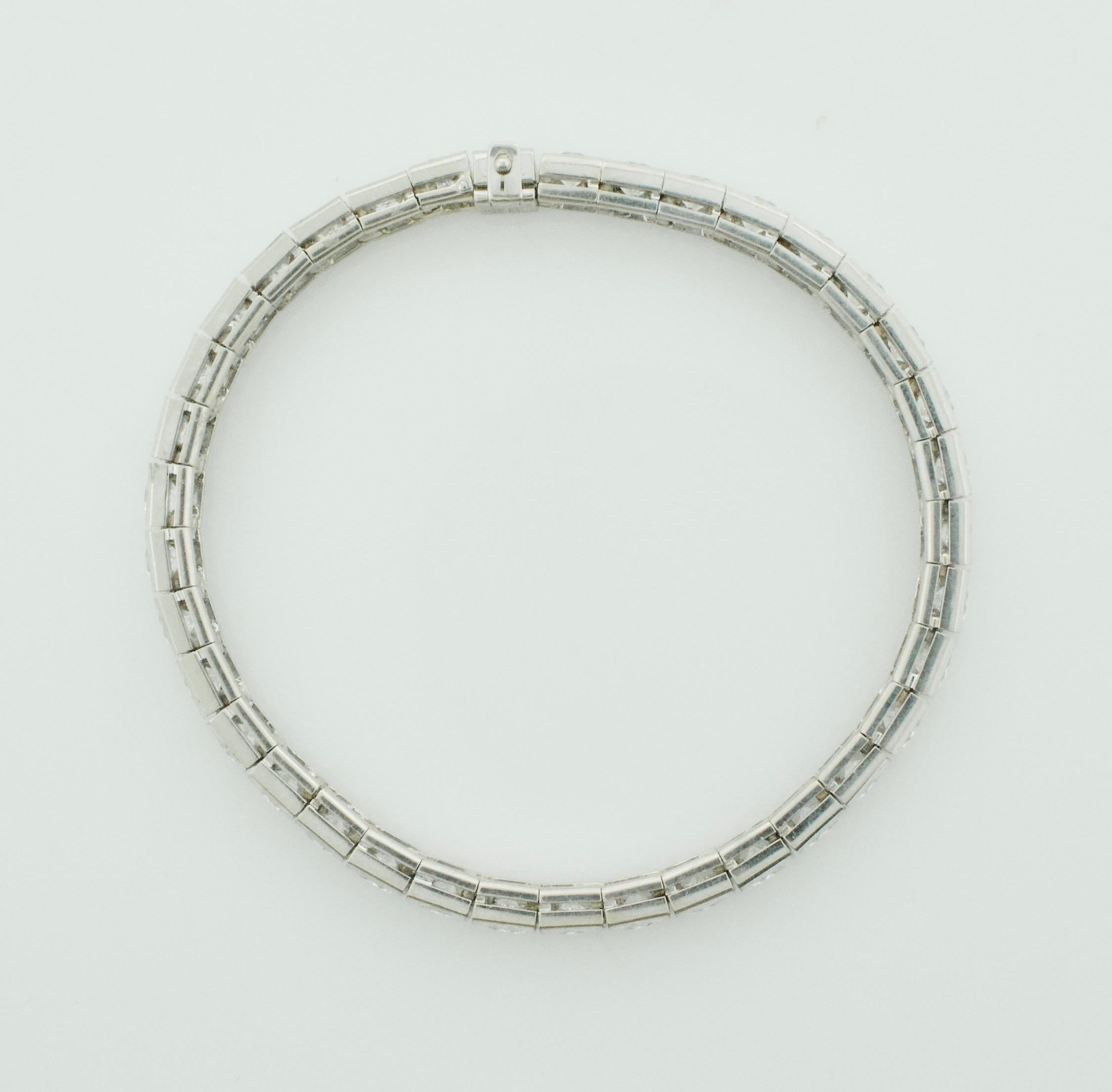 Moderne Gübelin Bracelet Ligne en or blanc 18K et diamant - 12.20 cts. de pure brillance en vente