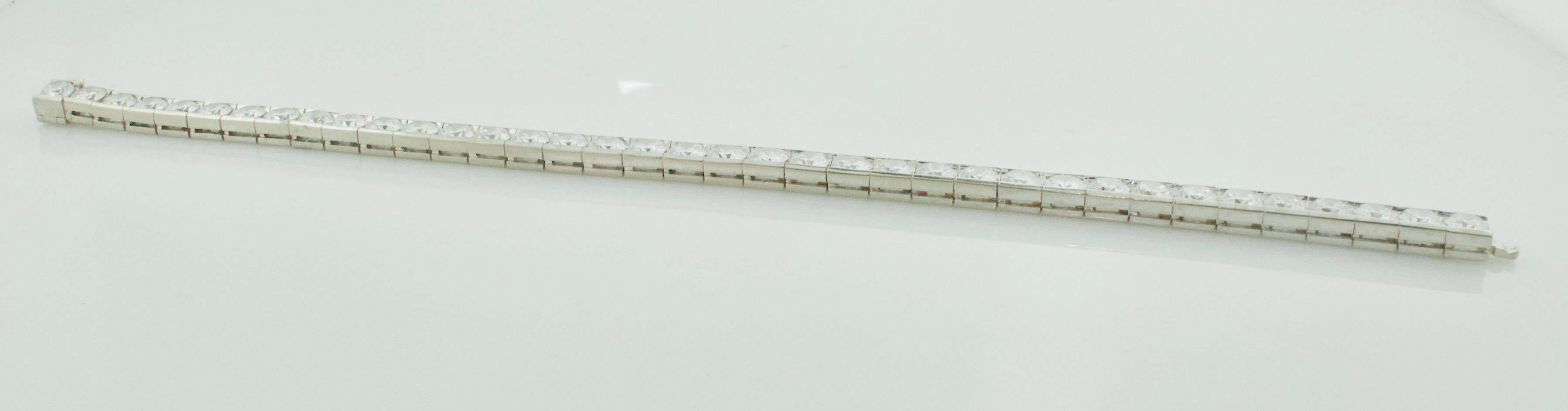 Gübelin Bracelet Ligne en or blanc 18K et diamant - 12.20 cts. de pure brillance en vente 2