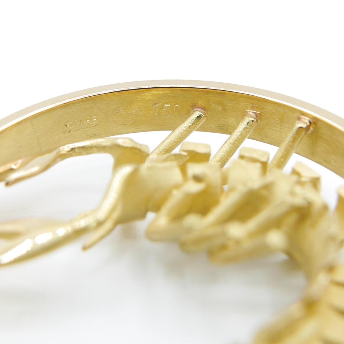 Moderne Gübelin Pendentif en or jaune 18 carats symbole du signe astrologique du signe du zodiaque scorpion en vente