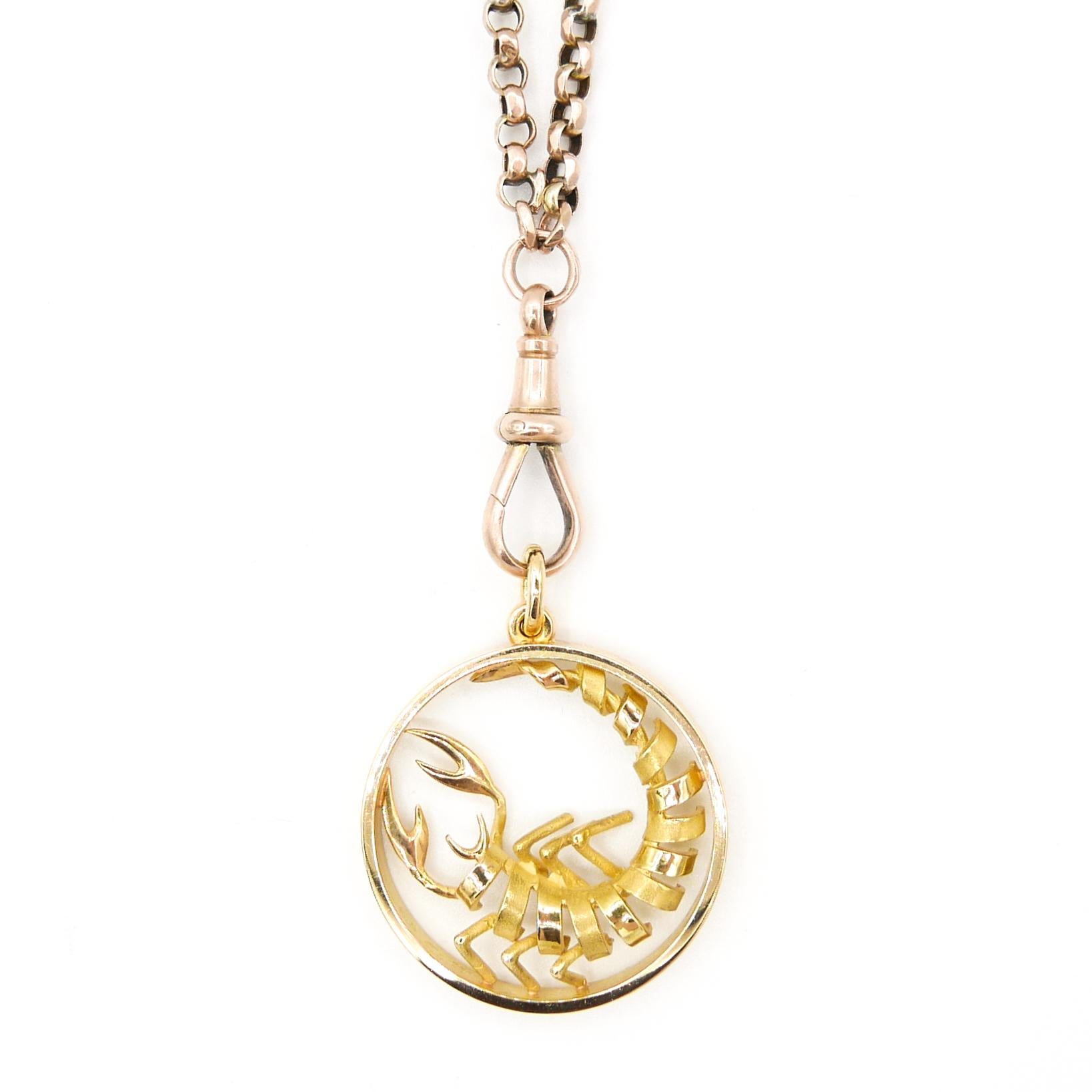 Gübelin Pendentif en or jaune 18 carats symbole du signe astrologique du signe du zodiaque scorpion Neuf - En vente à New York, NY