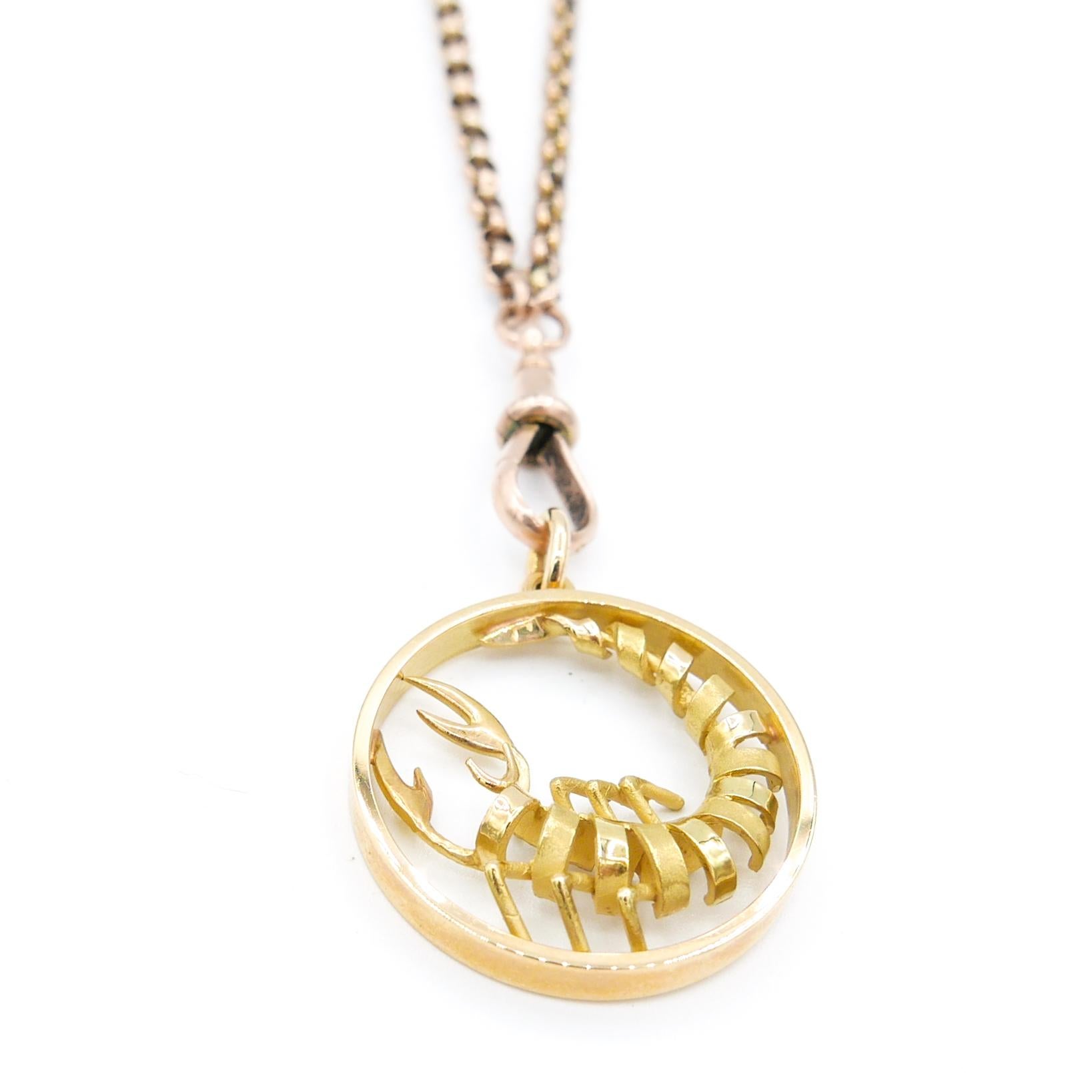 Gübelin Pendentif en or jaune 18 carats symbole du signe astrologique du signe du zodiaque scorpion Unisexe en vente