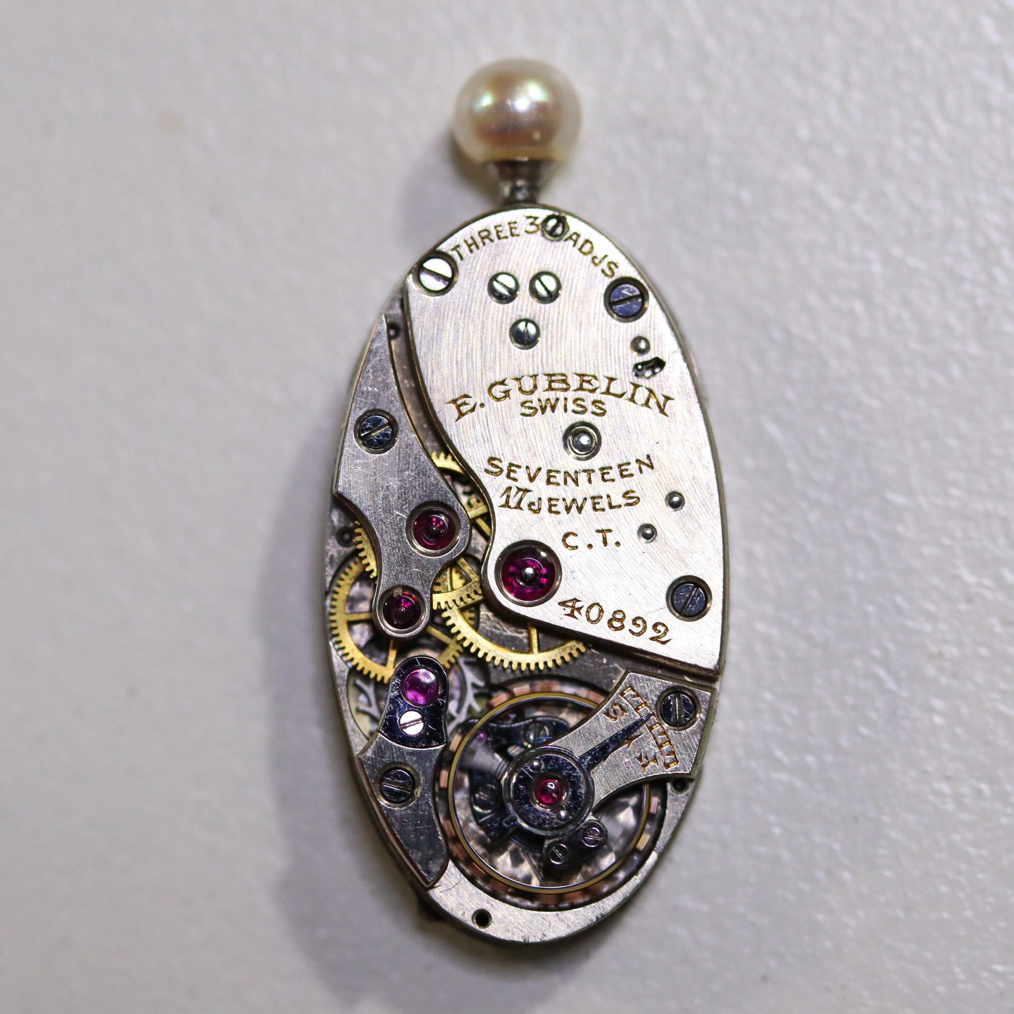 Gubelin, collier Art déco 1920, montre émaillée en platine avec diamants européens en vente 5