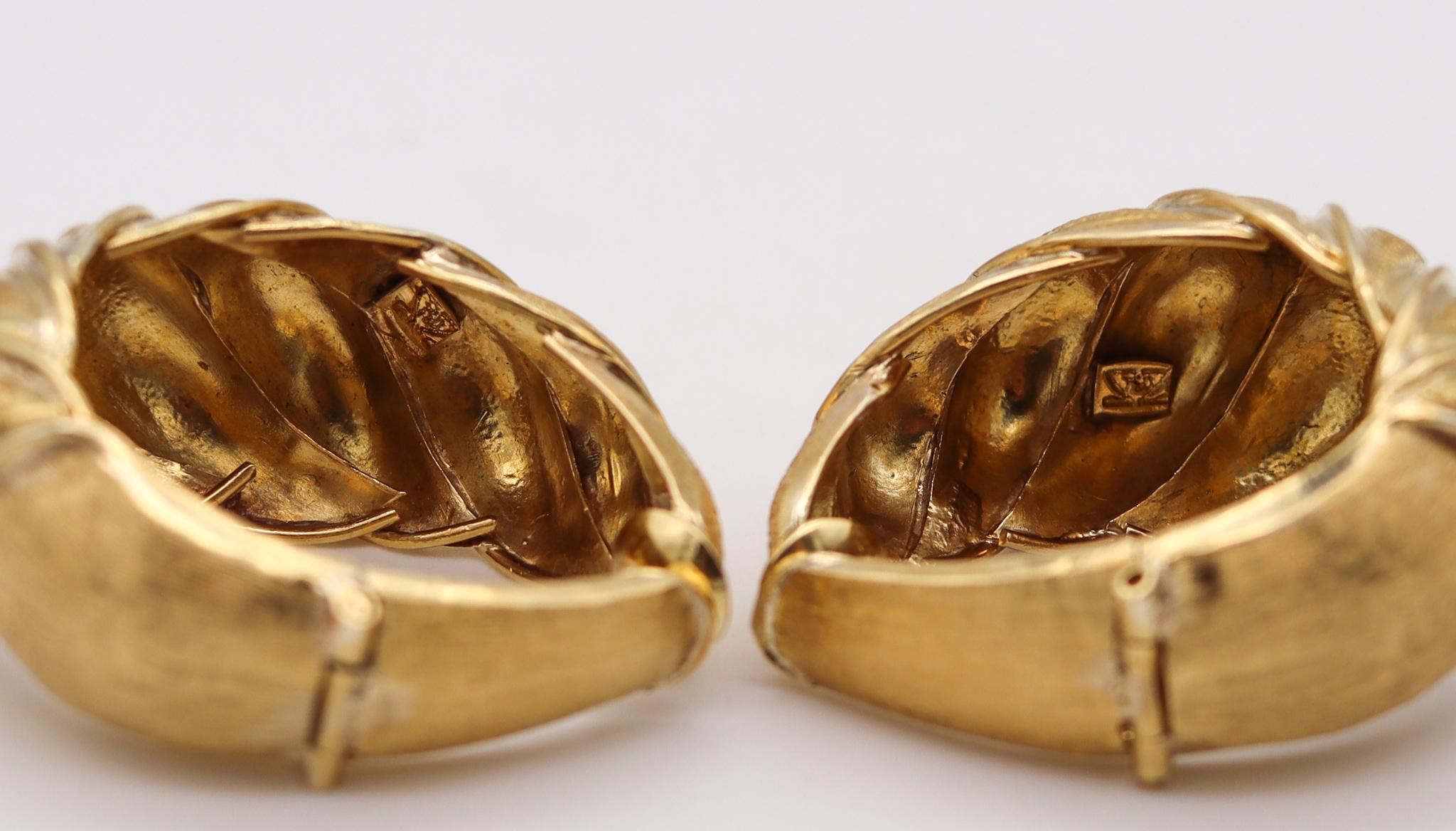 Modernist Gübelin 1960 Swiss Hoops Earrings in Textured 18Kt Yellow Gold For Sale