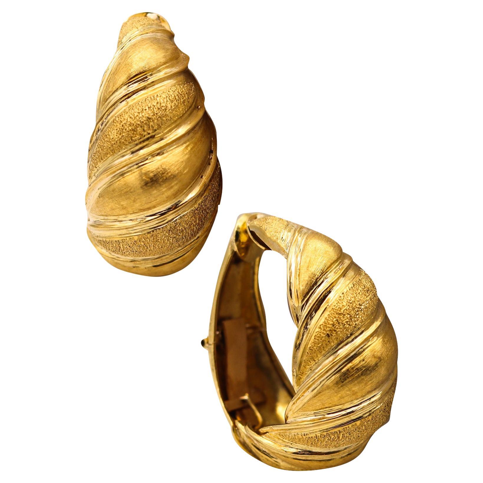 Gübelin 1960 Swiss Hoops Earrings in Textured 18Kt Yellow Gold For Sale