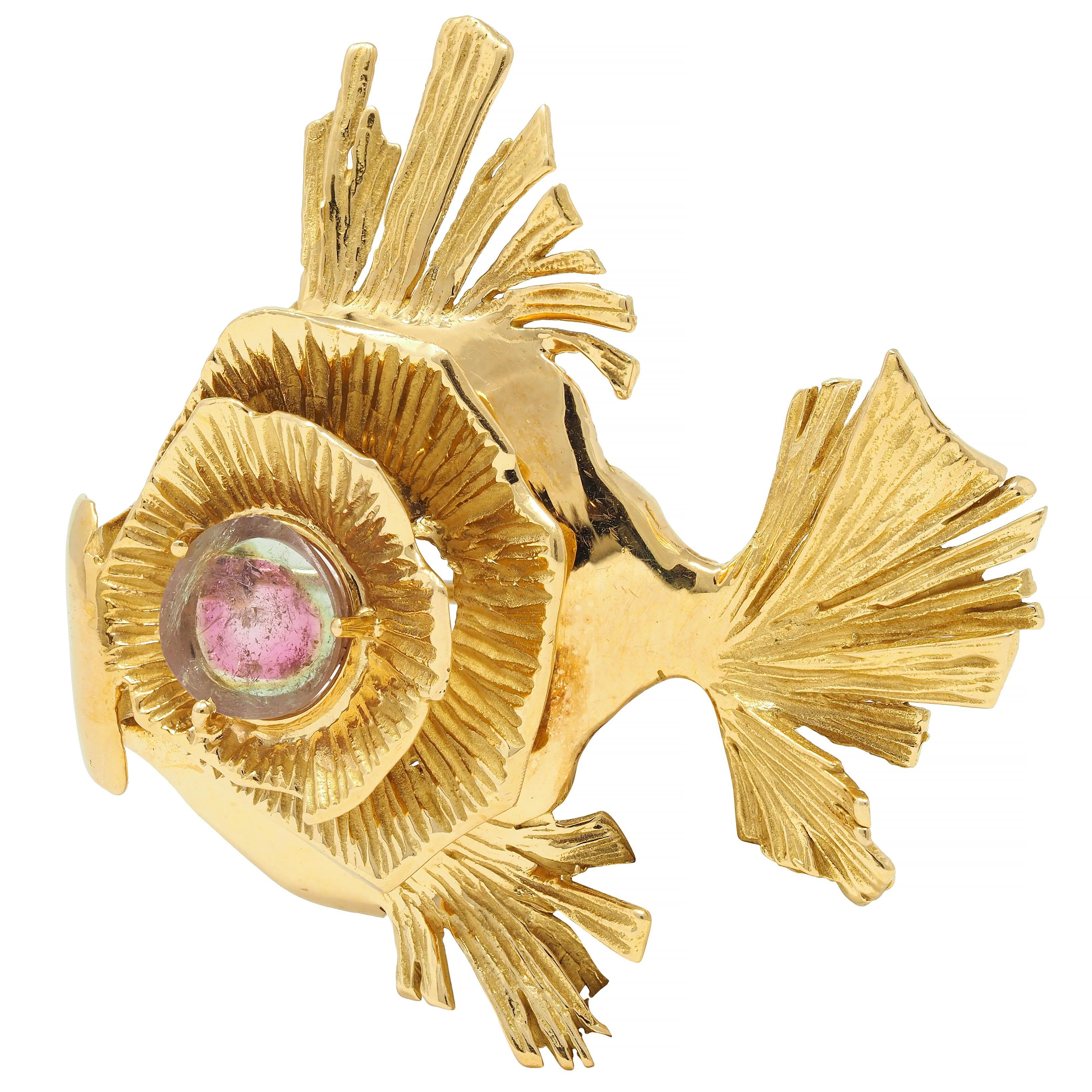 Gübelin 1960s Watermelon Tourmaline 18 Karat Yellow Gold Vintage Fish Brooch In Excellent Condition For Sale In Philadelphia, PA