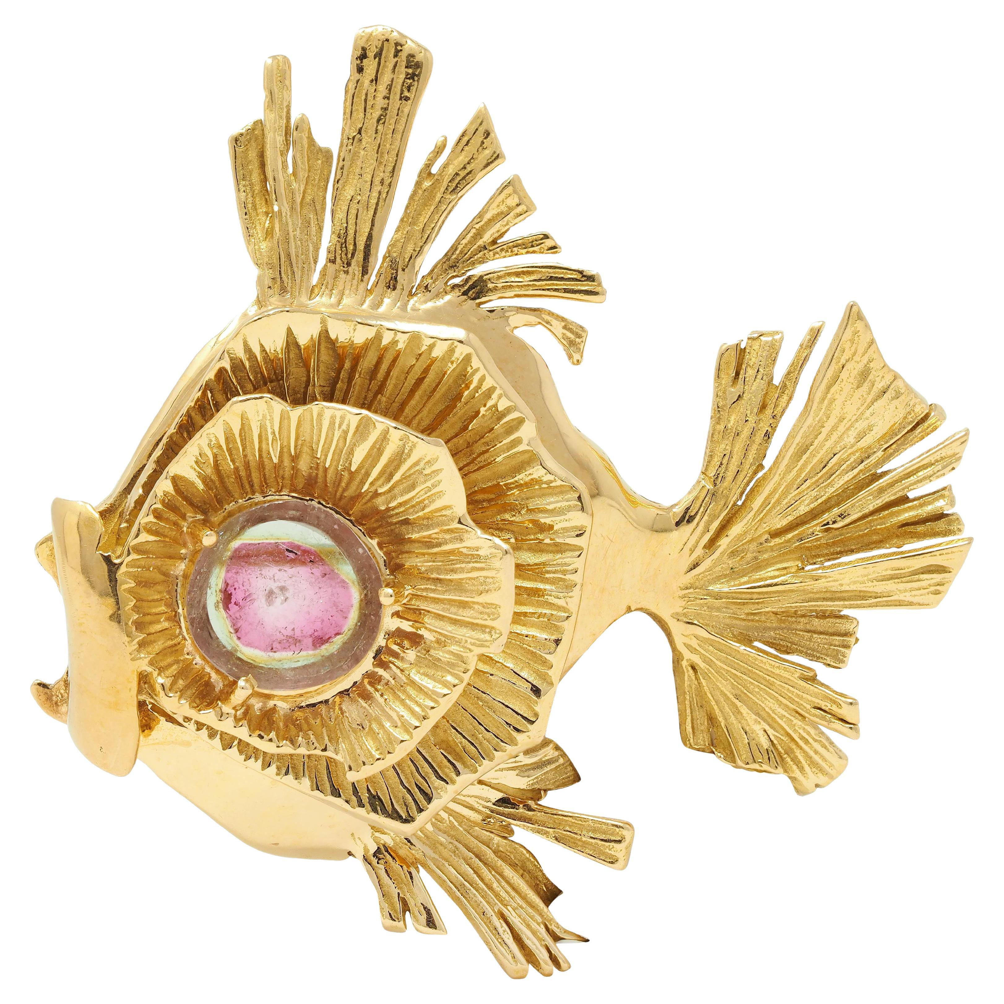 Gübelin 1960s Watermelon Tourmaline 18 Karat Yellow Gold Vintage Fish Brooch For Sale