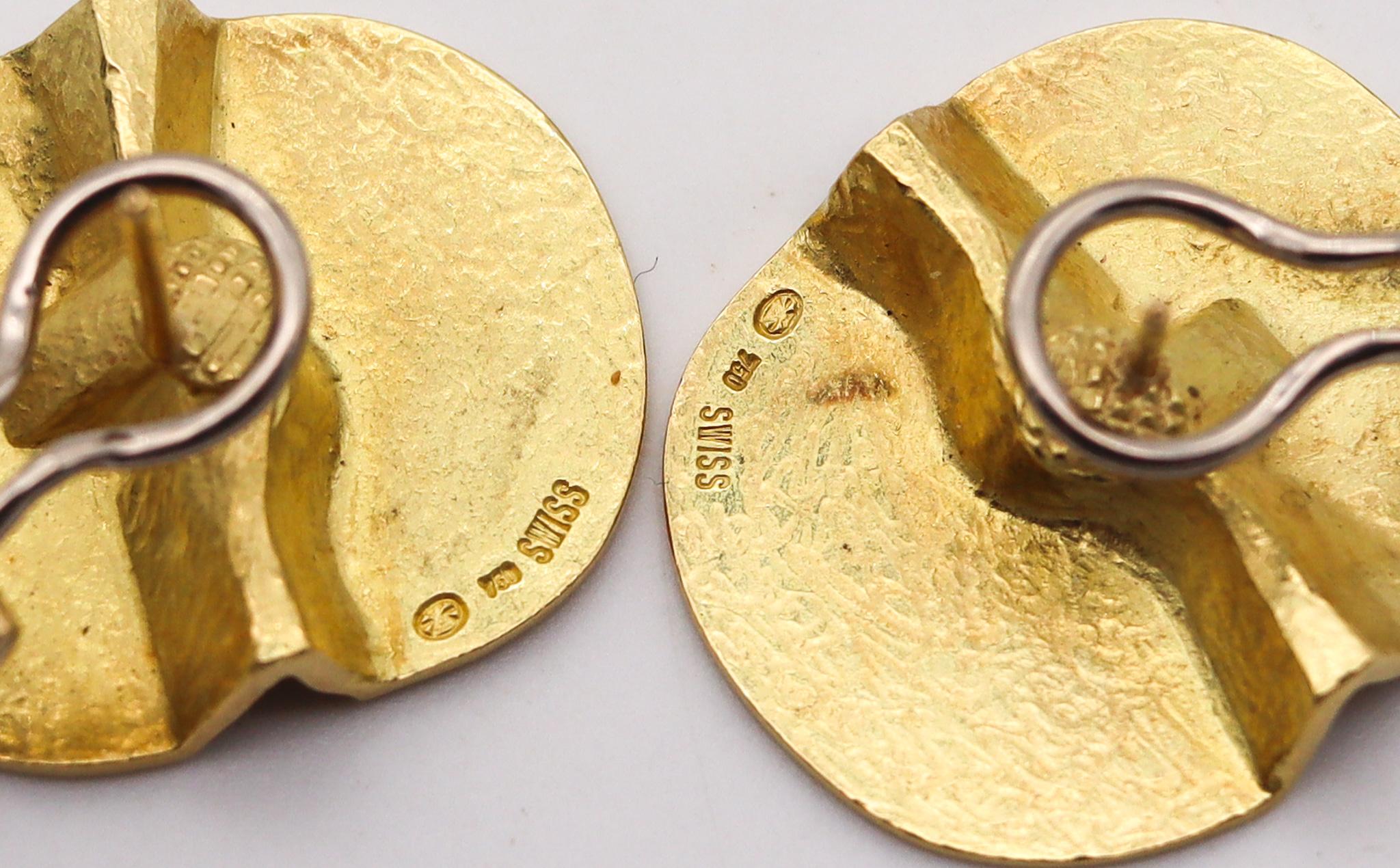 Gubelin 1970 Grand Canyon Fractured Clips-On Earrings In Solid 18Kt Yellow Gold In Excellent Condition For Sale In Miami, FL
