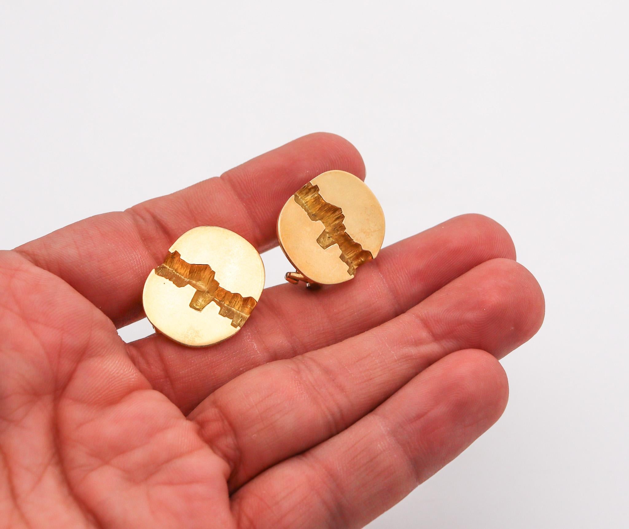 Women's or Men's Gubelin 1970 Grand Canyon Fractured Clips-On Earrings In Solid 18Kt Yellow Gold For Sale