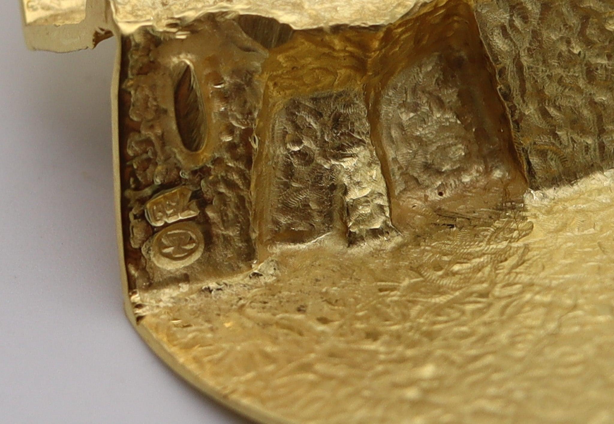 GUBELIN 1970 Grand Canyon Fractured Pendant In Solid 18Kt Yellow Gold For Sale 2