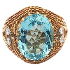 Gübelin aquamarine, 7.00 ct, set in a braided 18k gold ring.