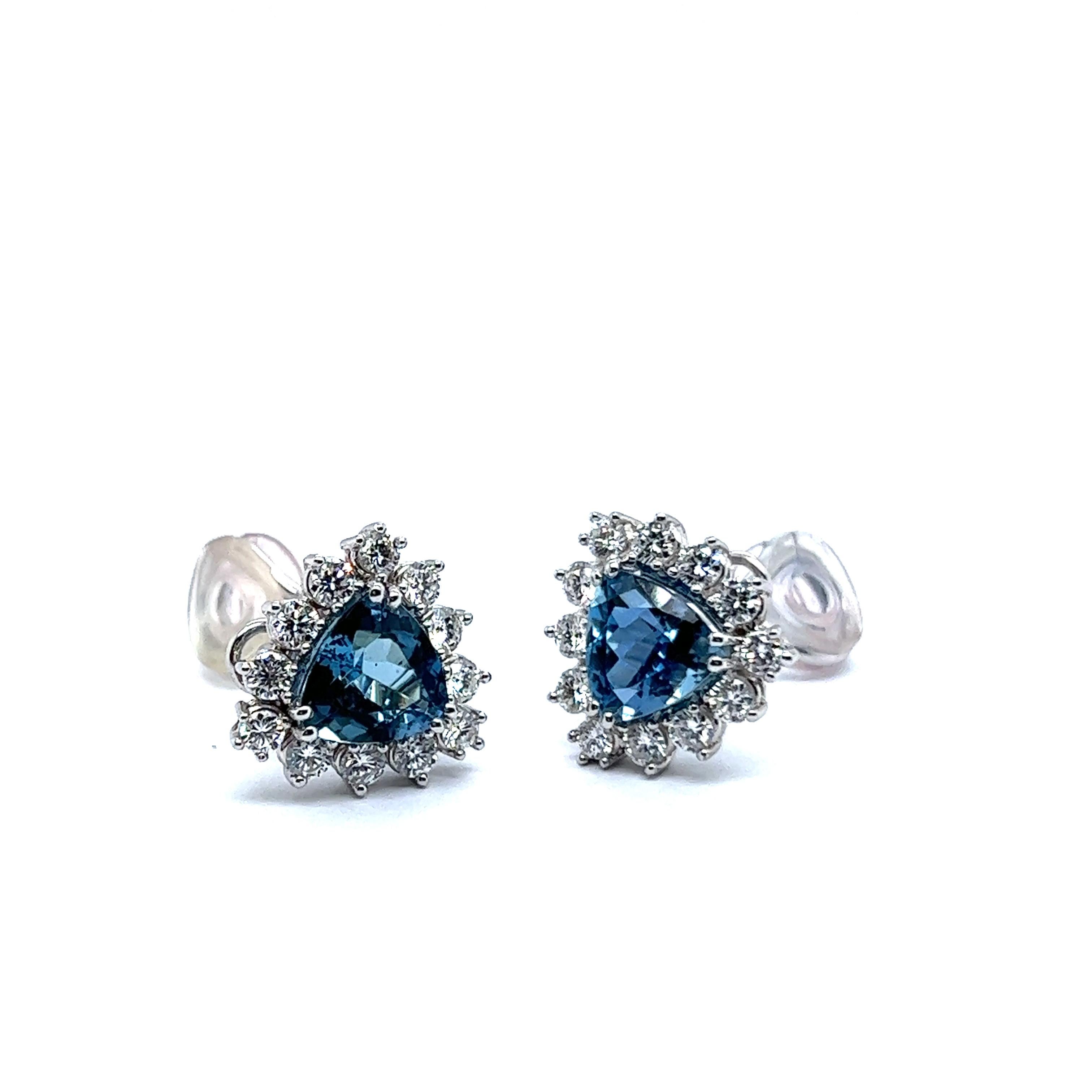 Gubelin Aquamarine and Diamond Earrings in 18 Karat White Gold For Sale 3