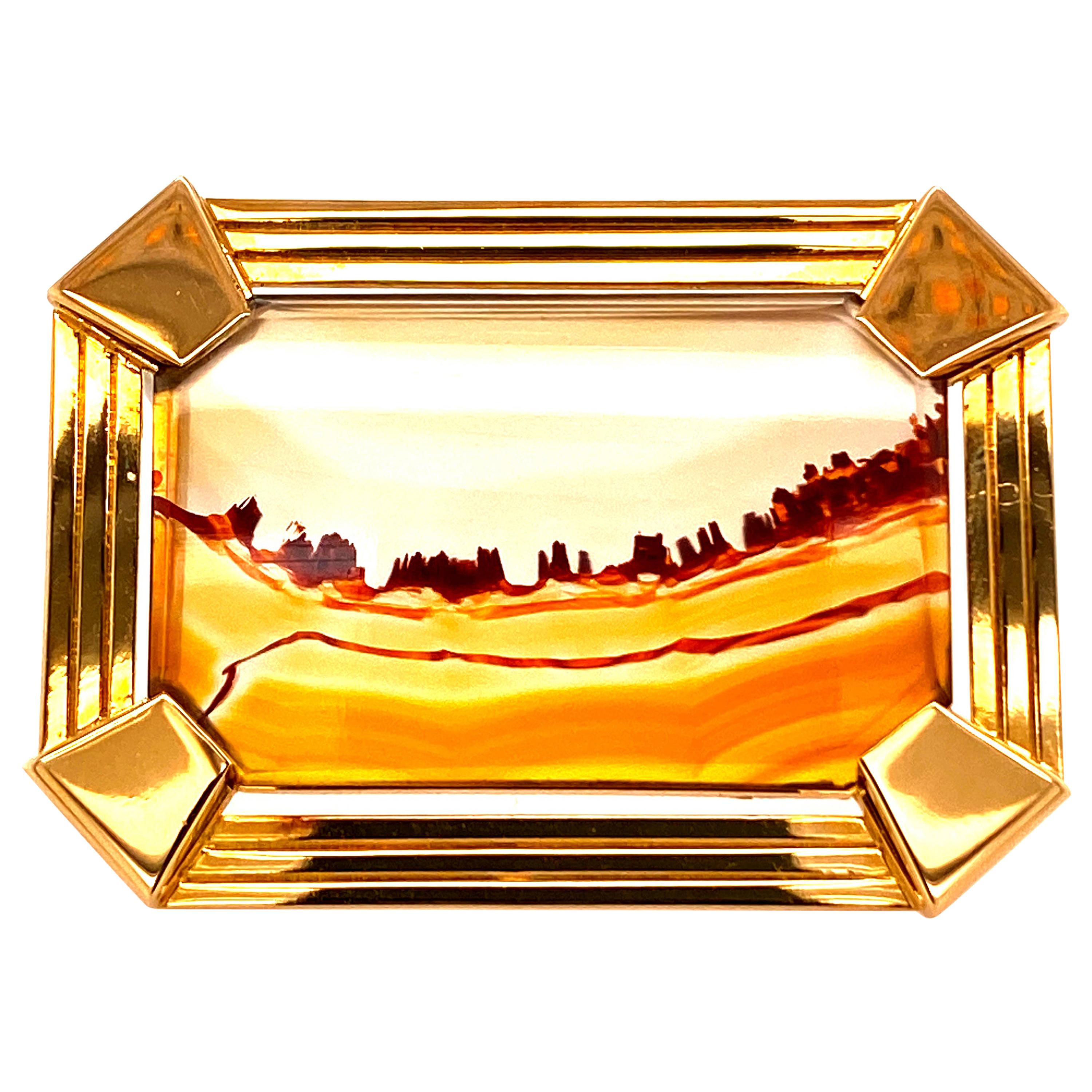 Gubelin Brooch / Pendant with Landscape Agate in Yellow Gold 18 Karat