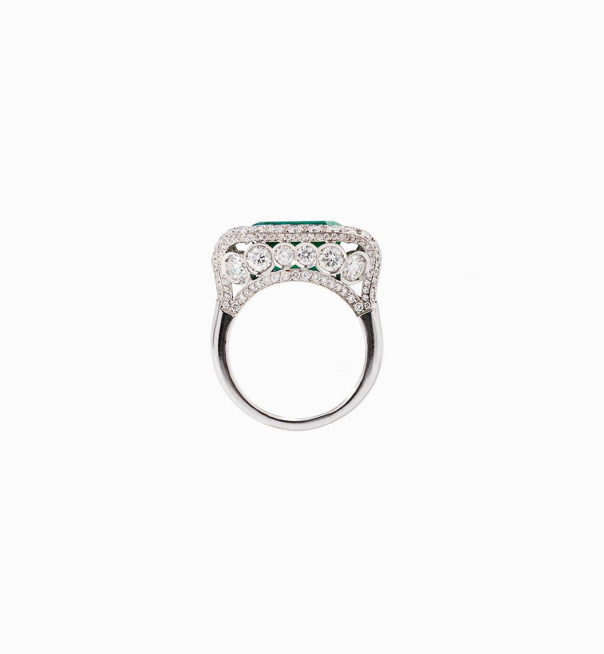 Emerald Cut Gubelin Certified 5, 00 Carat Colombian Emerald Cocktail Ring with Diamonds For Sale