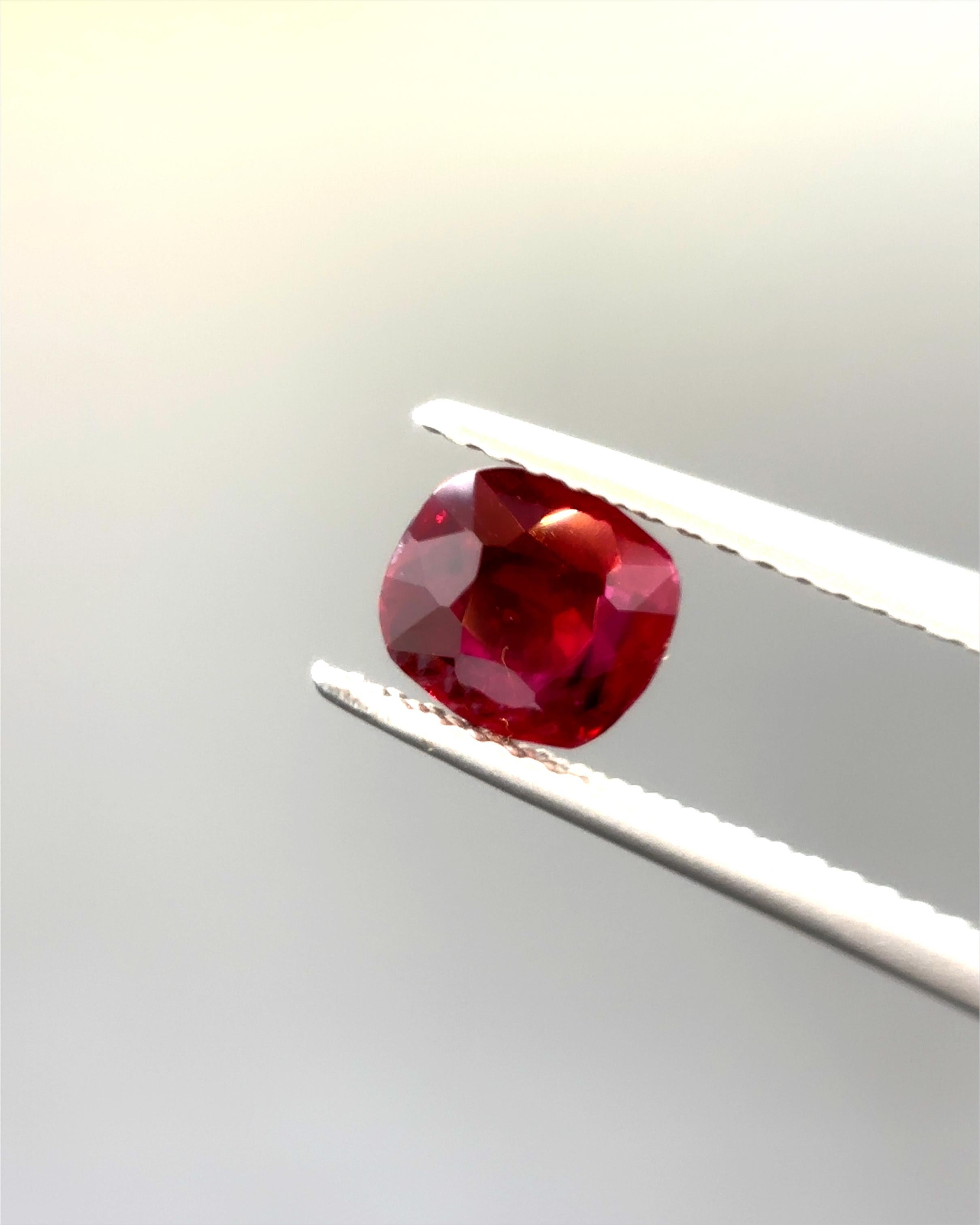 Antique Cushion Cut Gubelin Certified 0.893 Carat Burma No Heat Natural Vivid Red Ruby For Sale