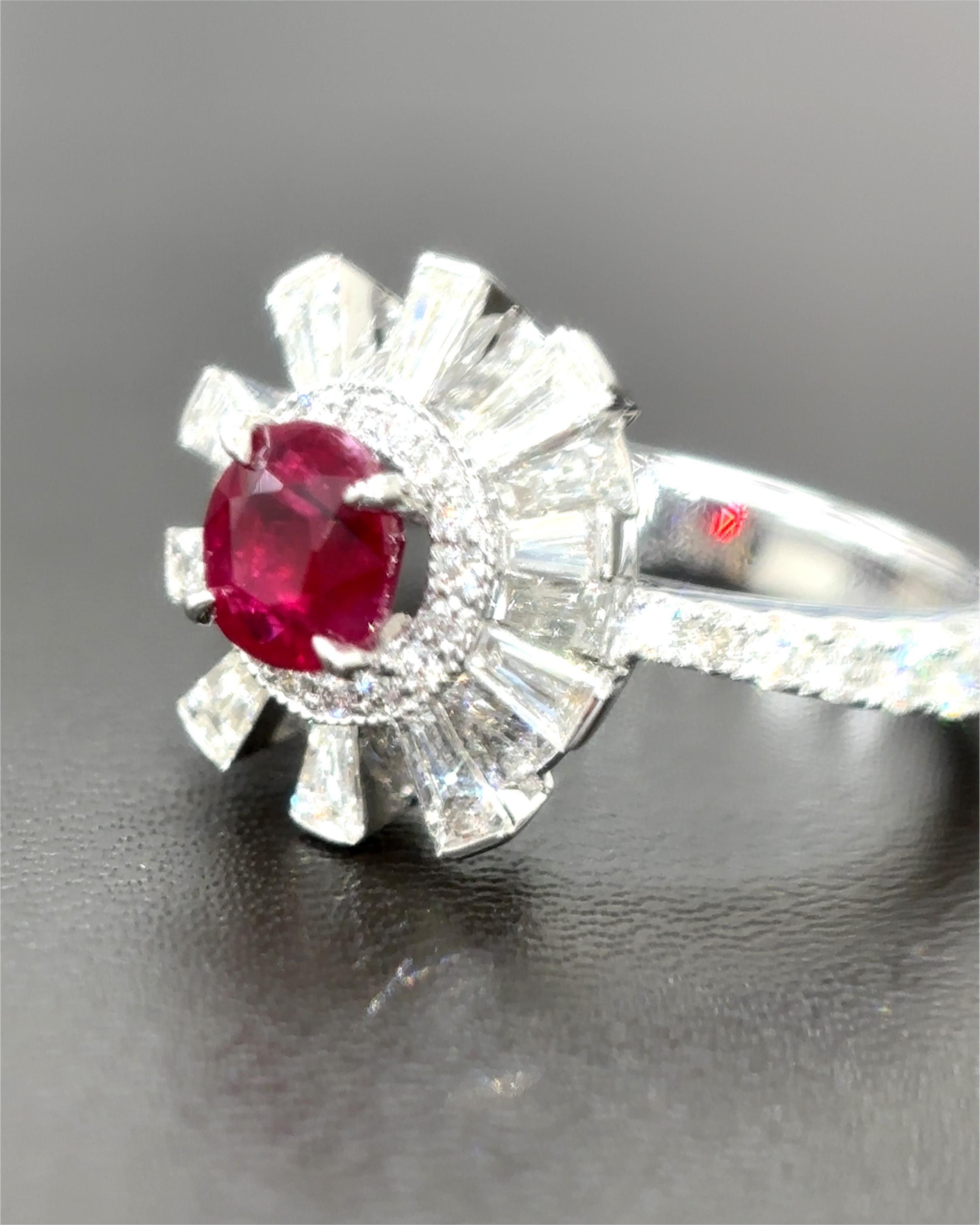 Gubelin Certified 0.93 Carat Burma No Heat Ruby White Diamond 18K Gold Ring In New Condition For Sale In Kowloon, HK