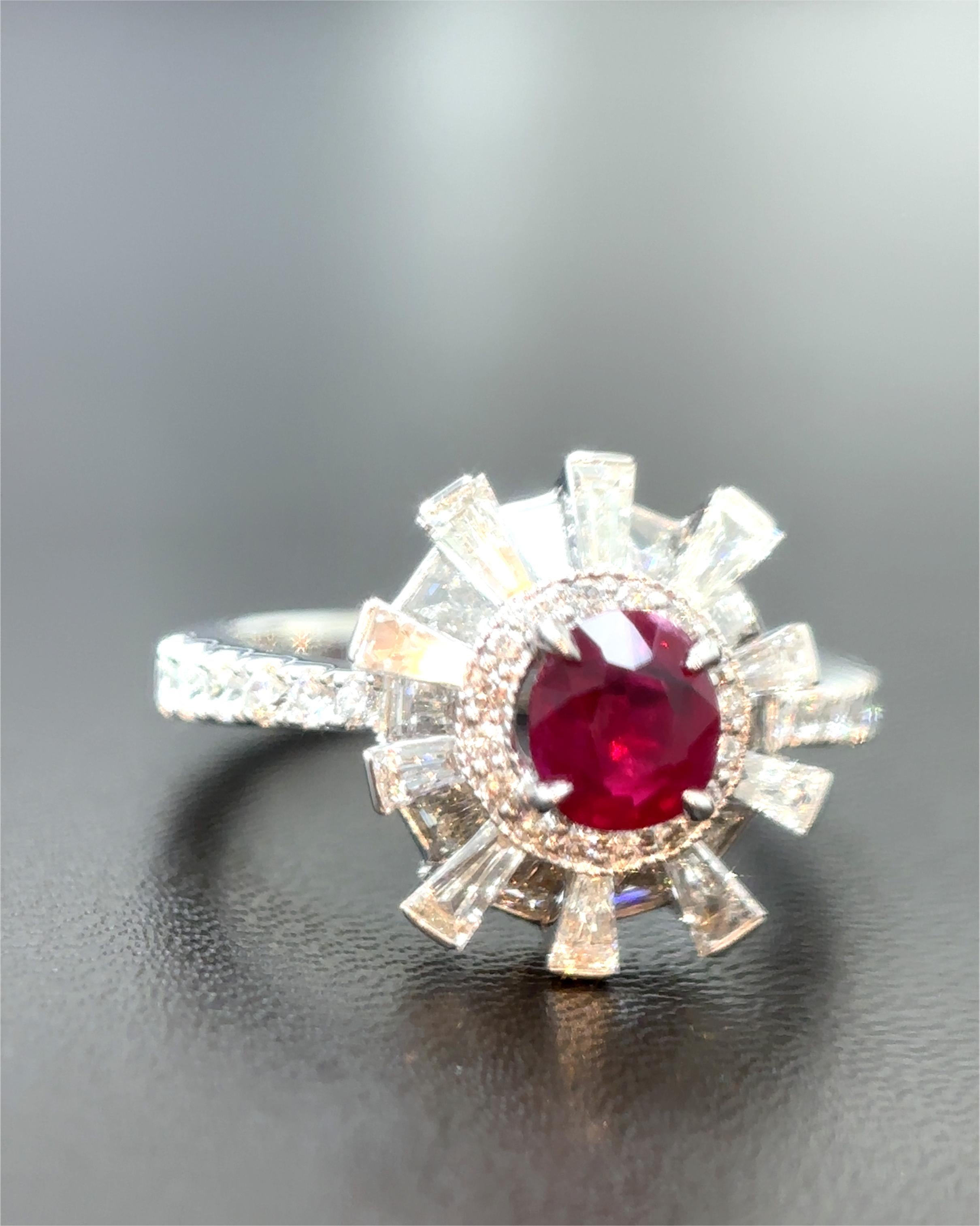 Gubelin Certified 0.93 Carat Burma No Heat Ruby White Diamond 18K Gold Ring For Sale 2