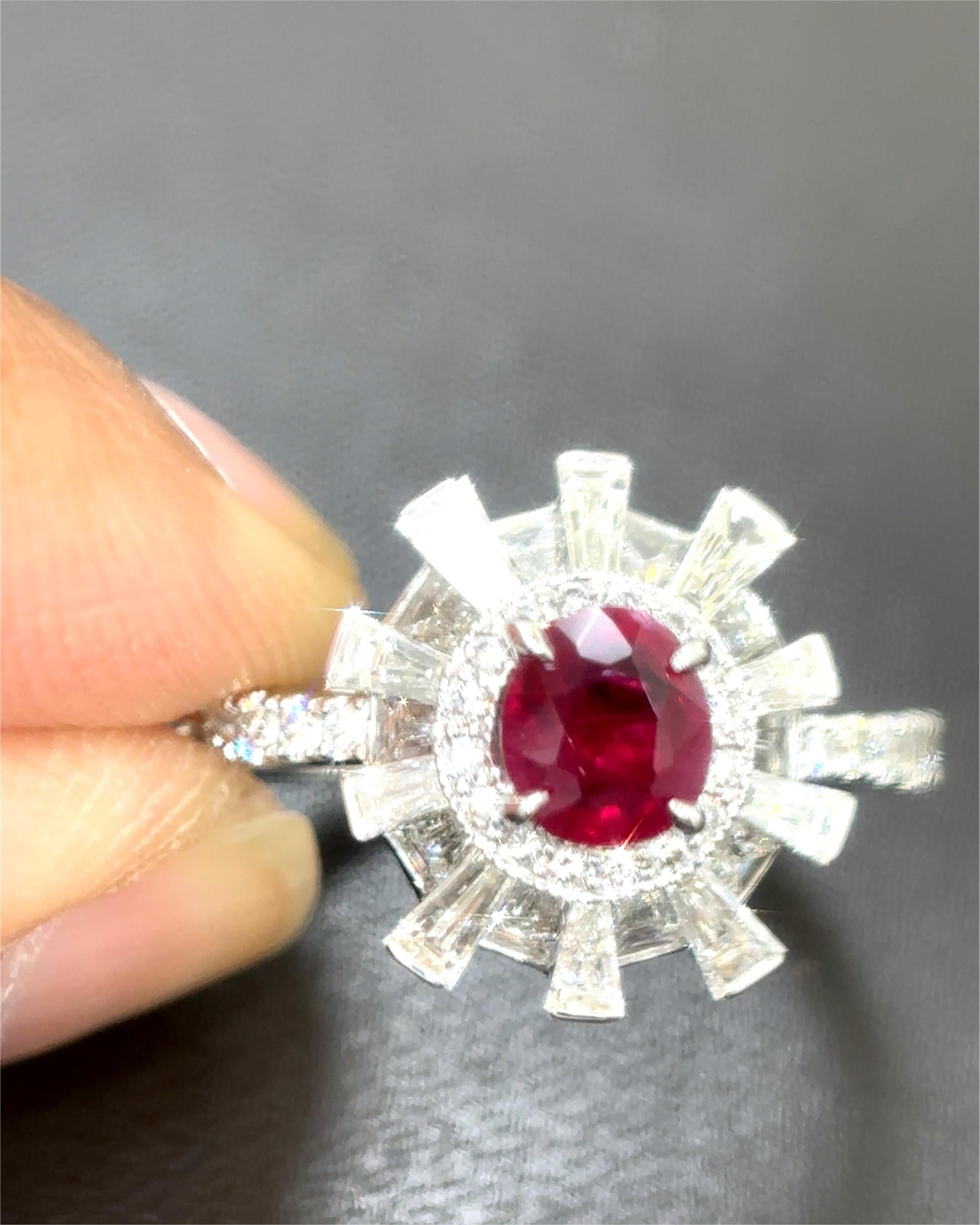 Gubelin Certified 0.93 Carat Burma No Heat Ruby White Diamond 18K Gold Ring For Sale 4