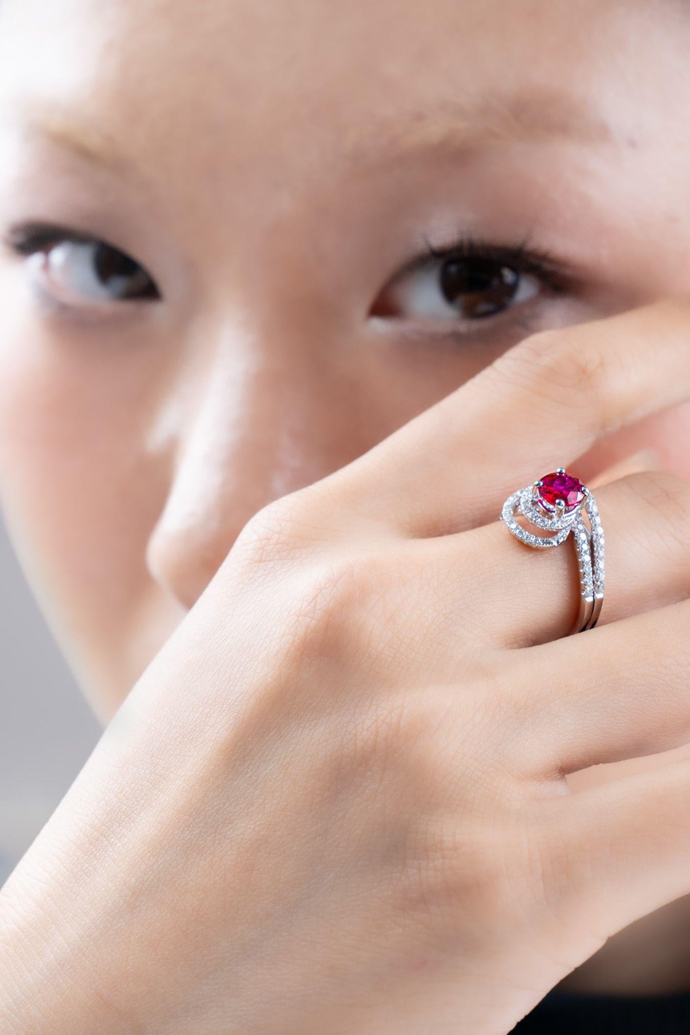  Gubelin Certified 1.07 Carat No-Heat Burma Ruby and Diamond Ring In New Condition For Sale In New York, NY