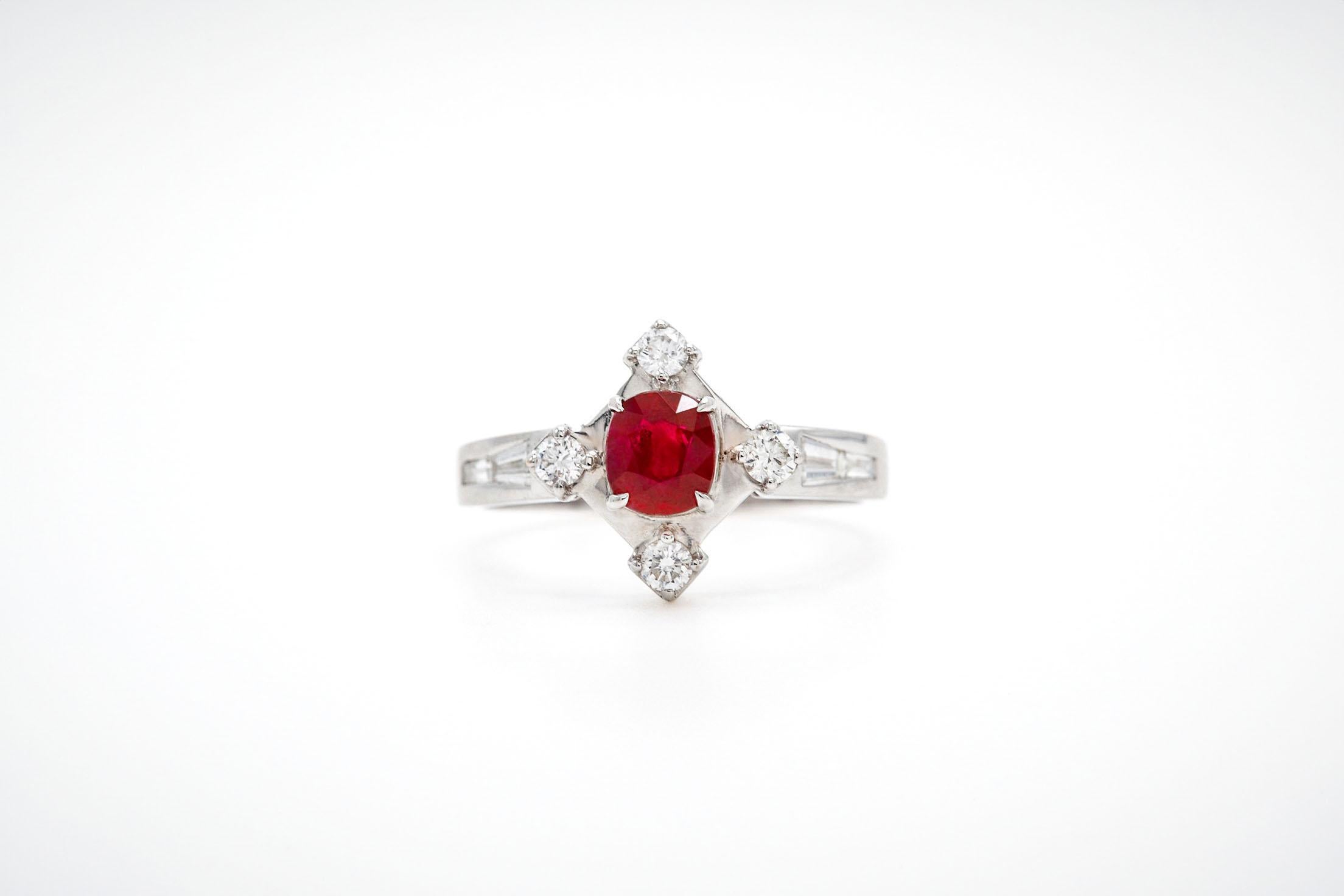 SSEF Certified 1.08 Carat Burma No-Heat Pigeon Blood Ruby and Diamond Ring In New Condition For Sale In New York, NY