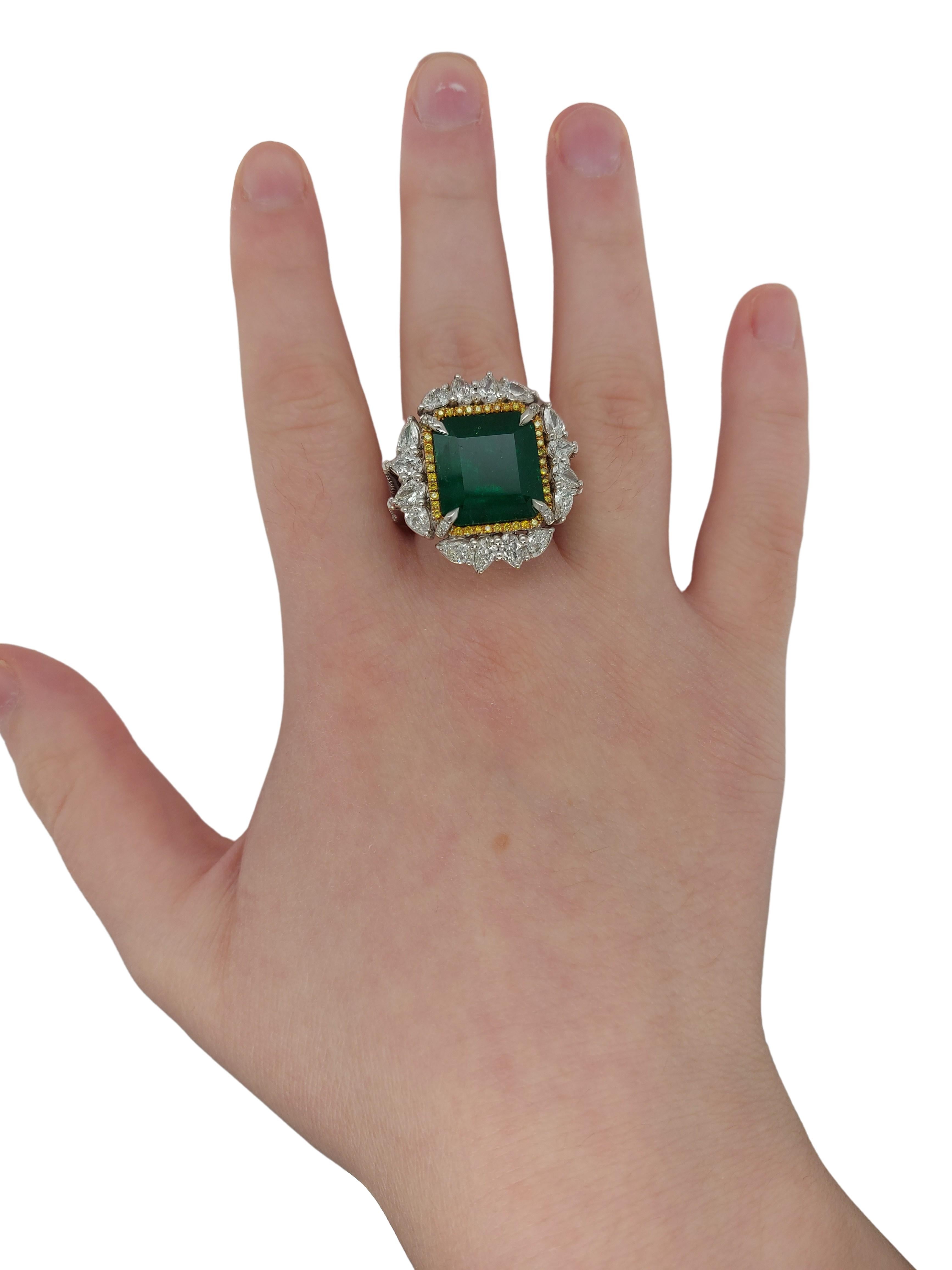 18kt white gold 11.46c Colombian Emerald Minor, 3.68c Diam, Ring Gubelin Cer For Sale 11