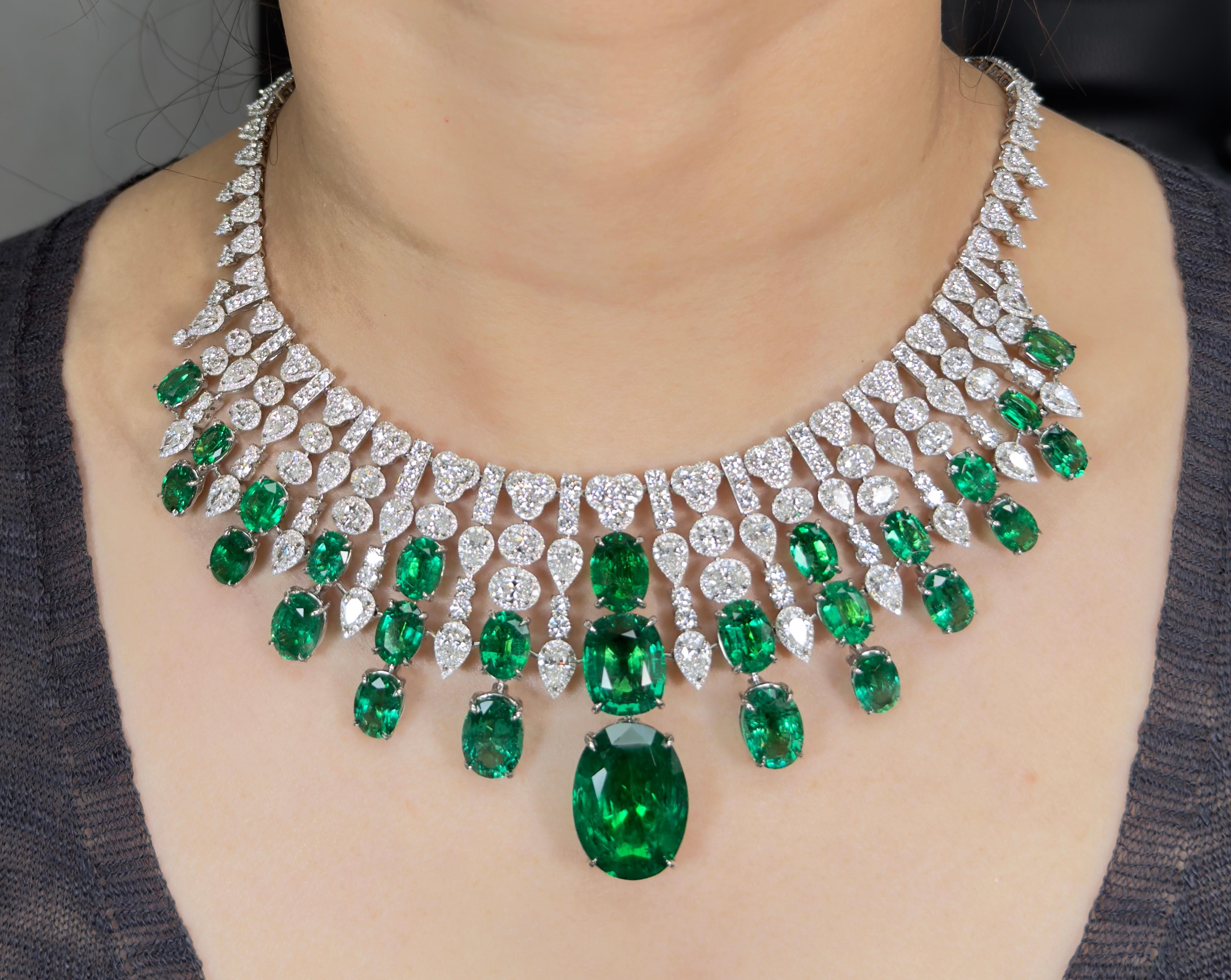 Modern Gubelin Certified 111.09 Carat Kafubu Emerald (70.83ct) and Diamond Necklace For Sale