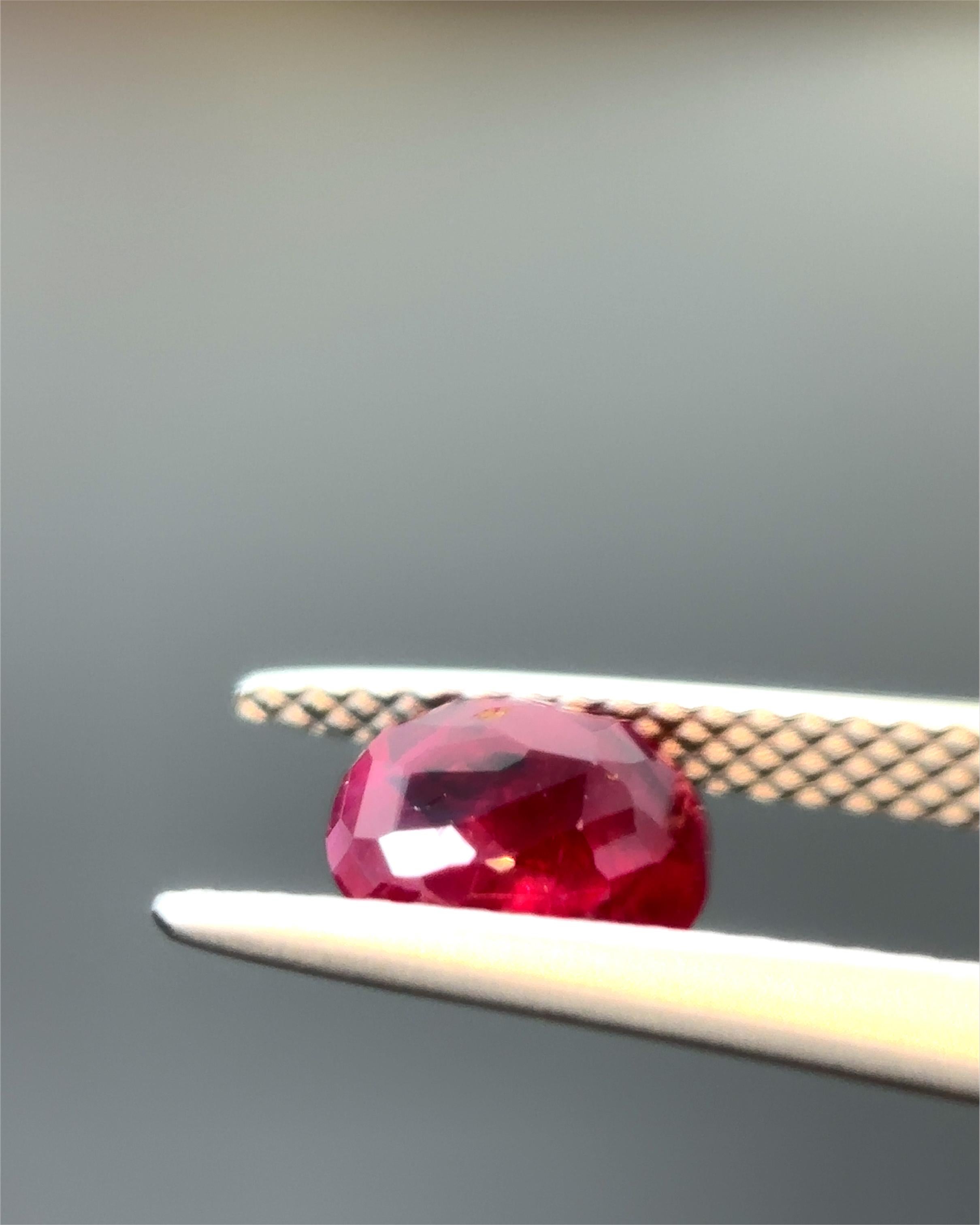 Gubelin Certified 1.13 Carat Burma No Heat Natural Vivid Red Ruby For Sale 1