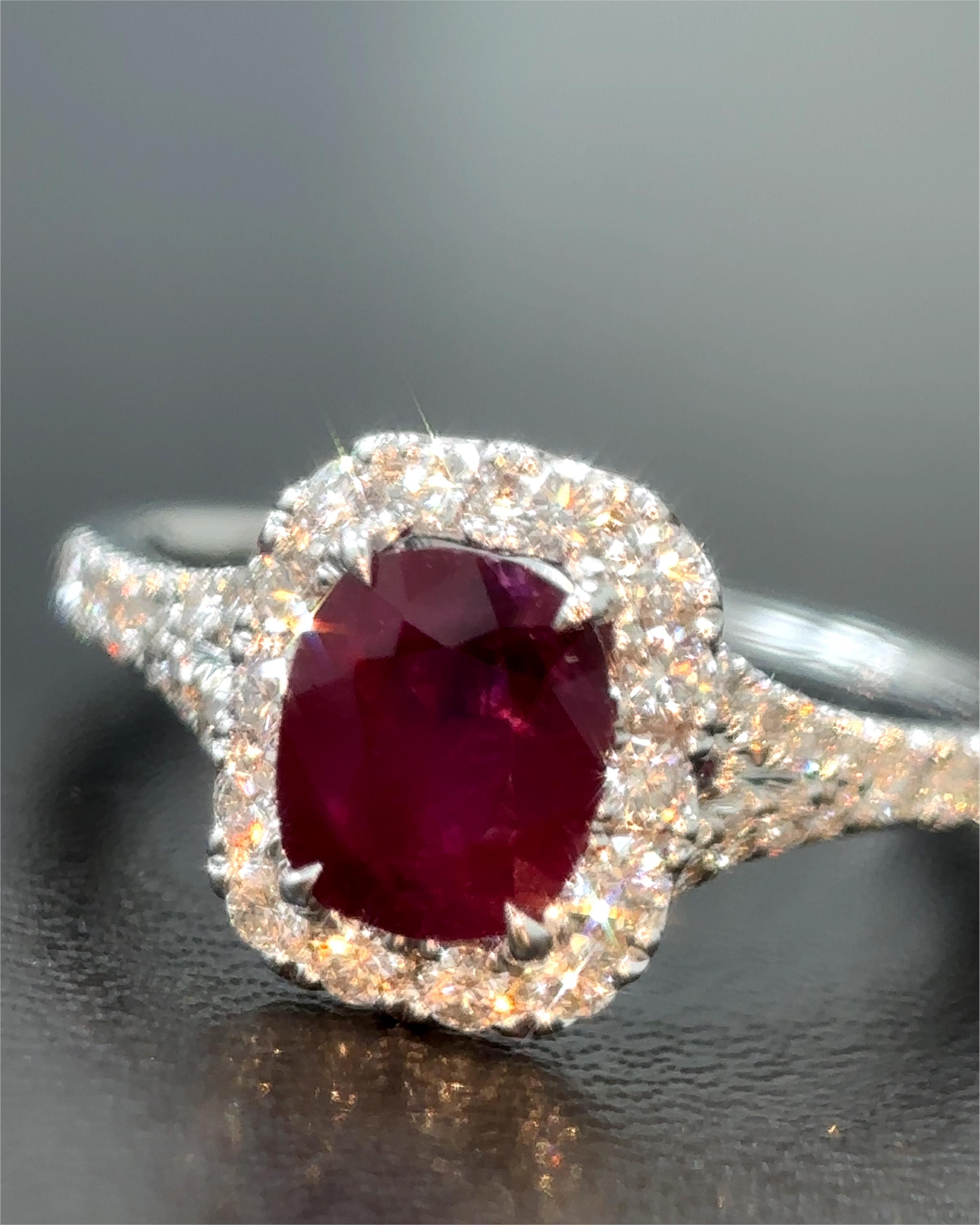 Women's or Men's Gubelin Certified 1.13 Carat Burma No Heat Ruby White Diamond 18K Gold Ring For Sale