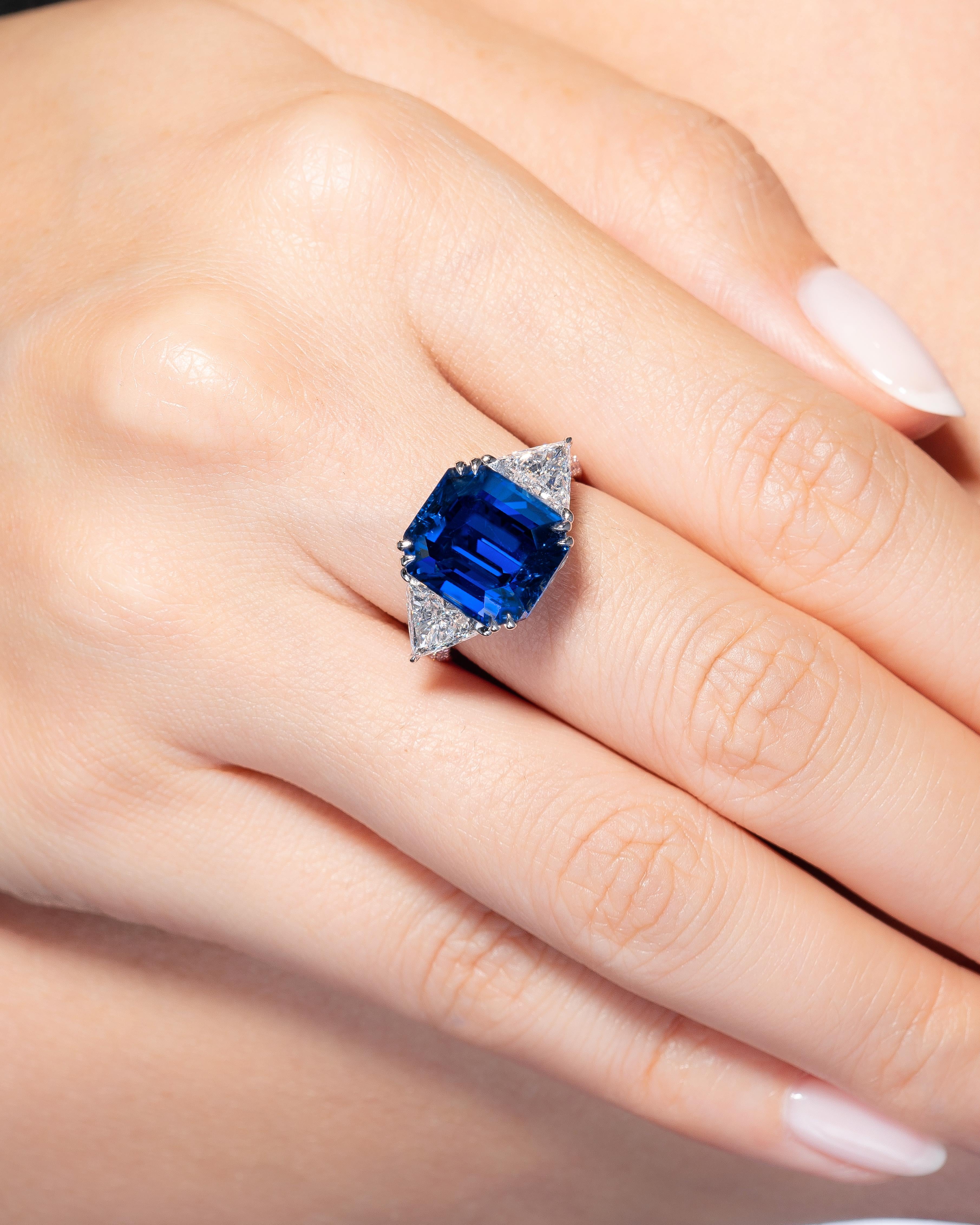 An exceptional 10.05 carat Burmese No-Heat Sapphire in an octagonal shape that has been certified by Gubelin. The certificate state that the sapphire is of natural corundum with no indication of artificial heating. The sapphire is surrounded by 2