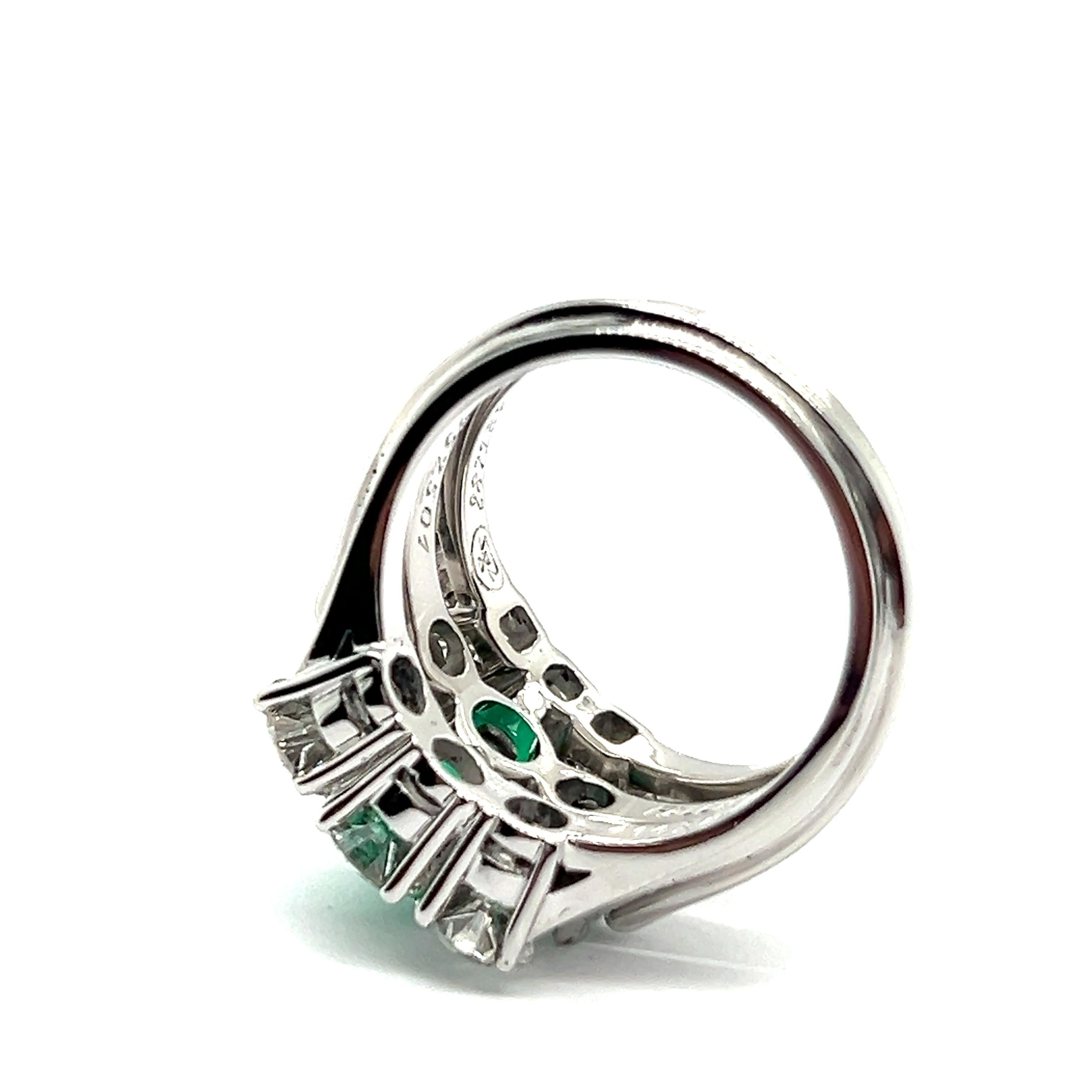 Gübelin Certified 1.33 Carat Colombian Emeralad Ring with Diamonds in Palladium For Sale 7